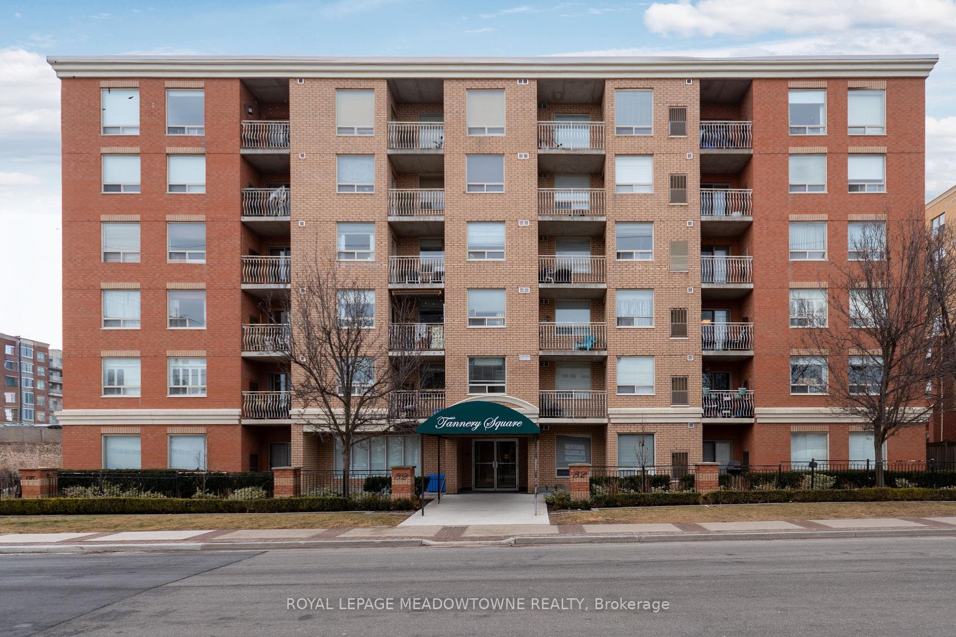 32 Tannery Street Unit 404, Mississauga, ON L5M 6T6 - Photo 1