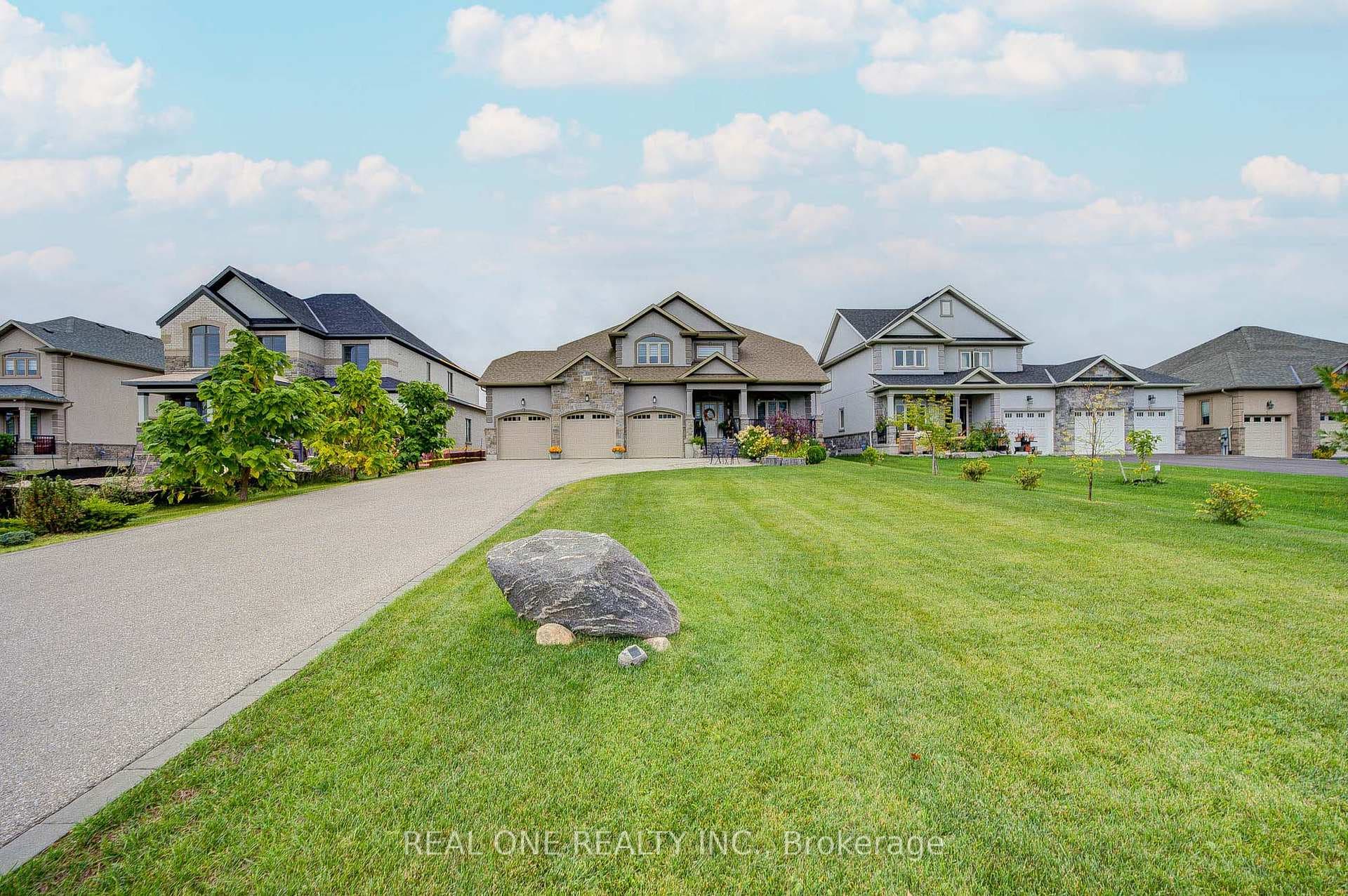 295 Sunnybrae Avenue, Innisfil, ON L9S 0K9 - Photo 1