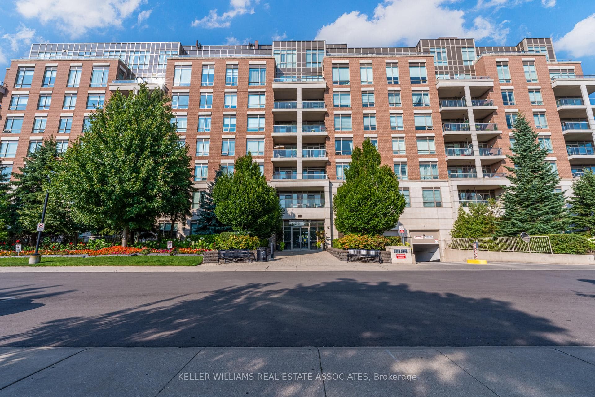 2470 Prince Michael Drive Unit 614, Oakville