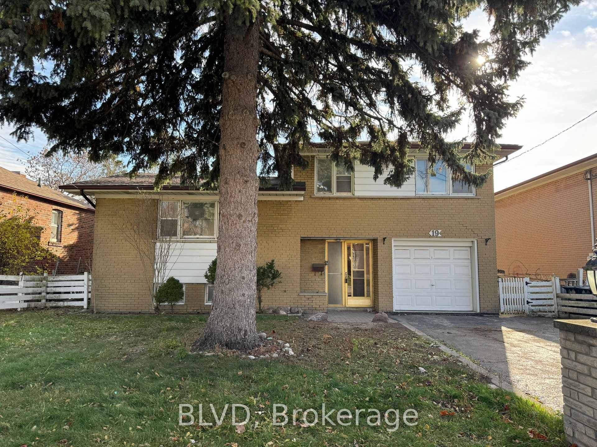 19 Abitibi Avenue, Willowdale / Newtonbrook, ON M2M 2V2 - Photo 1