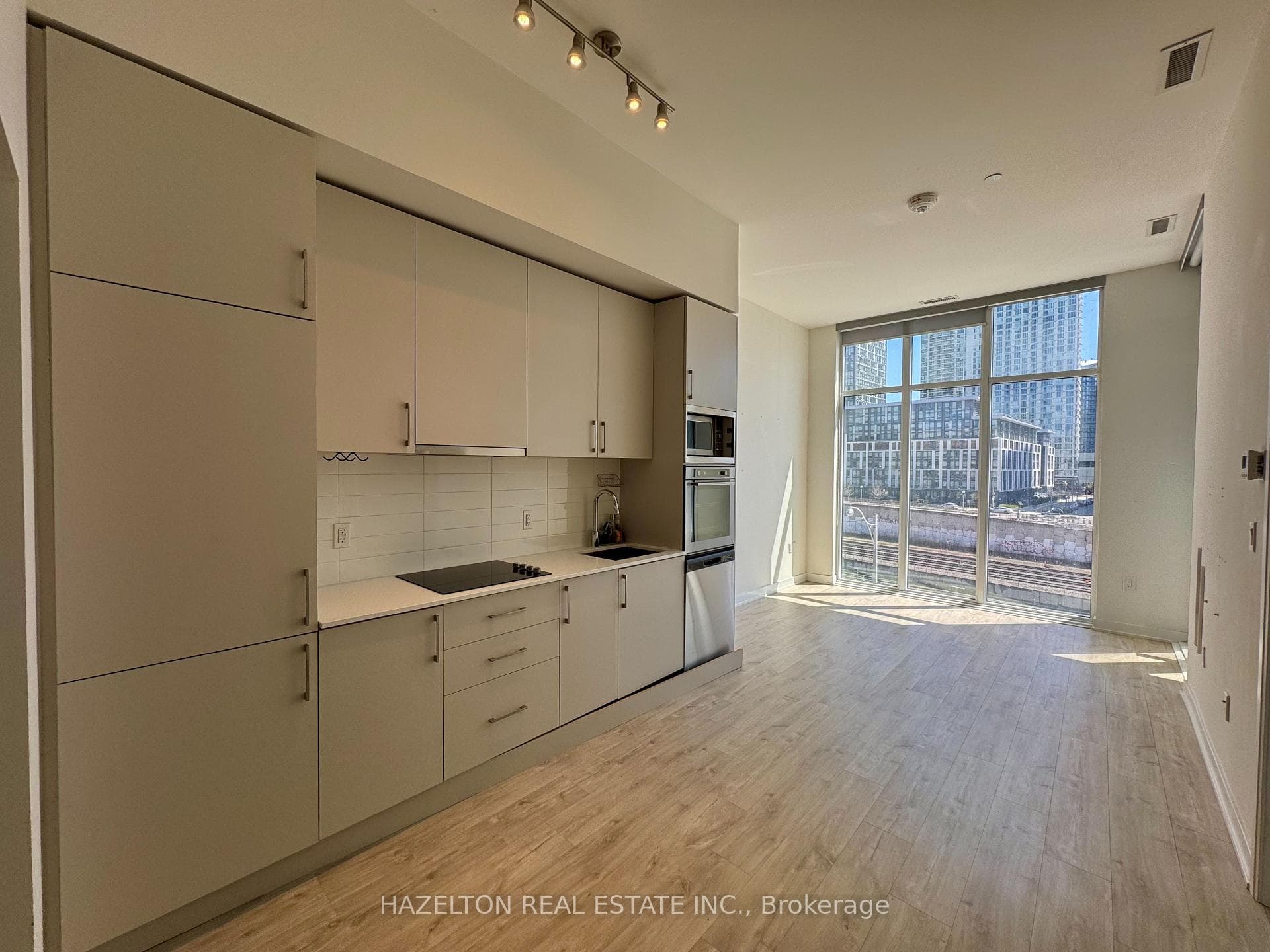 576 Front Street Unit 201E, Toronto C01