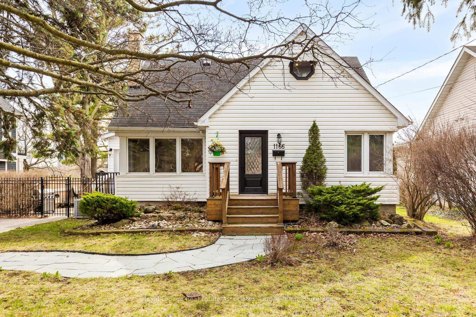 1166 Mineola Gardens, Mississauga