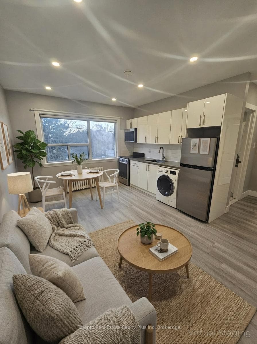 1566 Avenue Road Unit 201, Lawrence Park / Bedford Park, ON M5M 3X6 - Photo 1