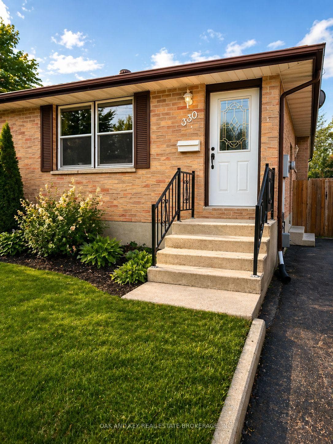330 Oak Avenue, Strathroy-Caradoc