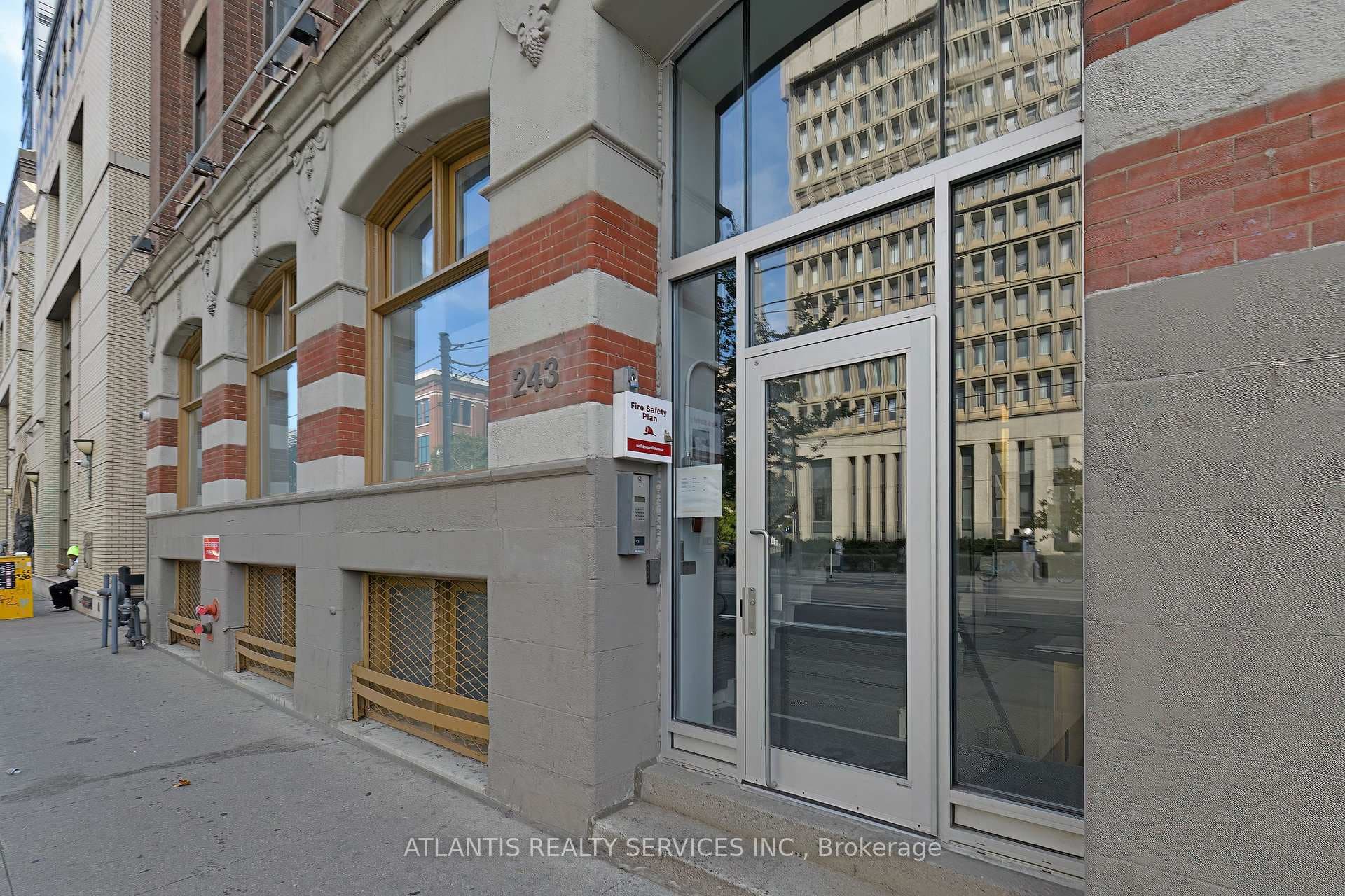 243 College Street Unit Lower L, Downtown Toronto / Waterfront, ON M5T 1R5 - Photo 1