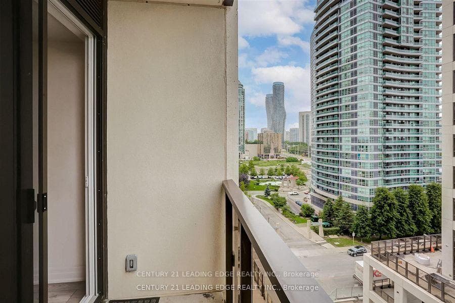 36 Elm Drive Unit 803, Mississauga, ON L5B 0N3 - Photo 1