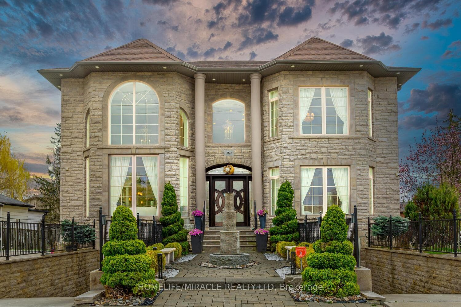 369 Toyne Vale Road, Pickering, ON L1W 2G9 - Photo 1