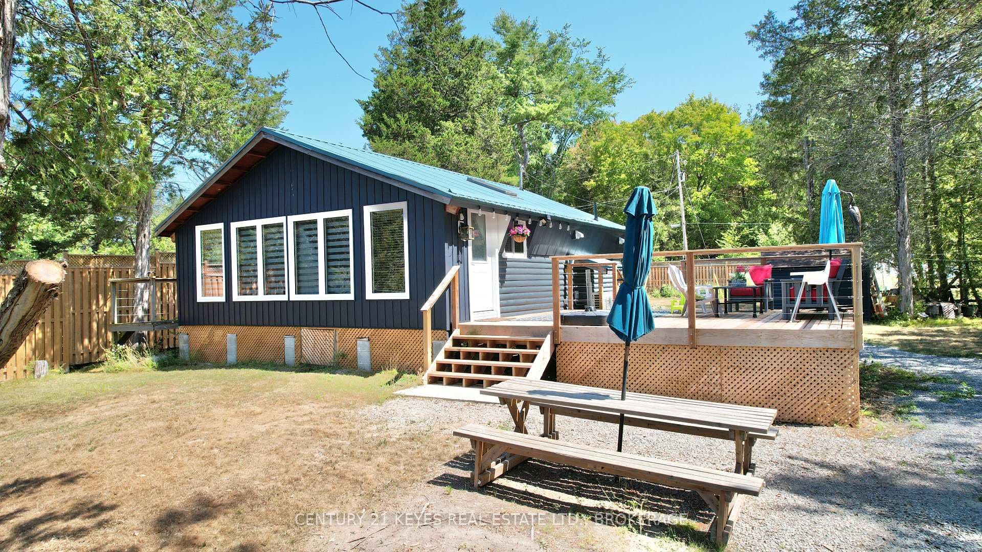 910 Hummingbird Lane, Leeds and the Thousand Islands