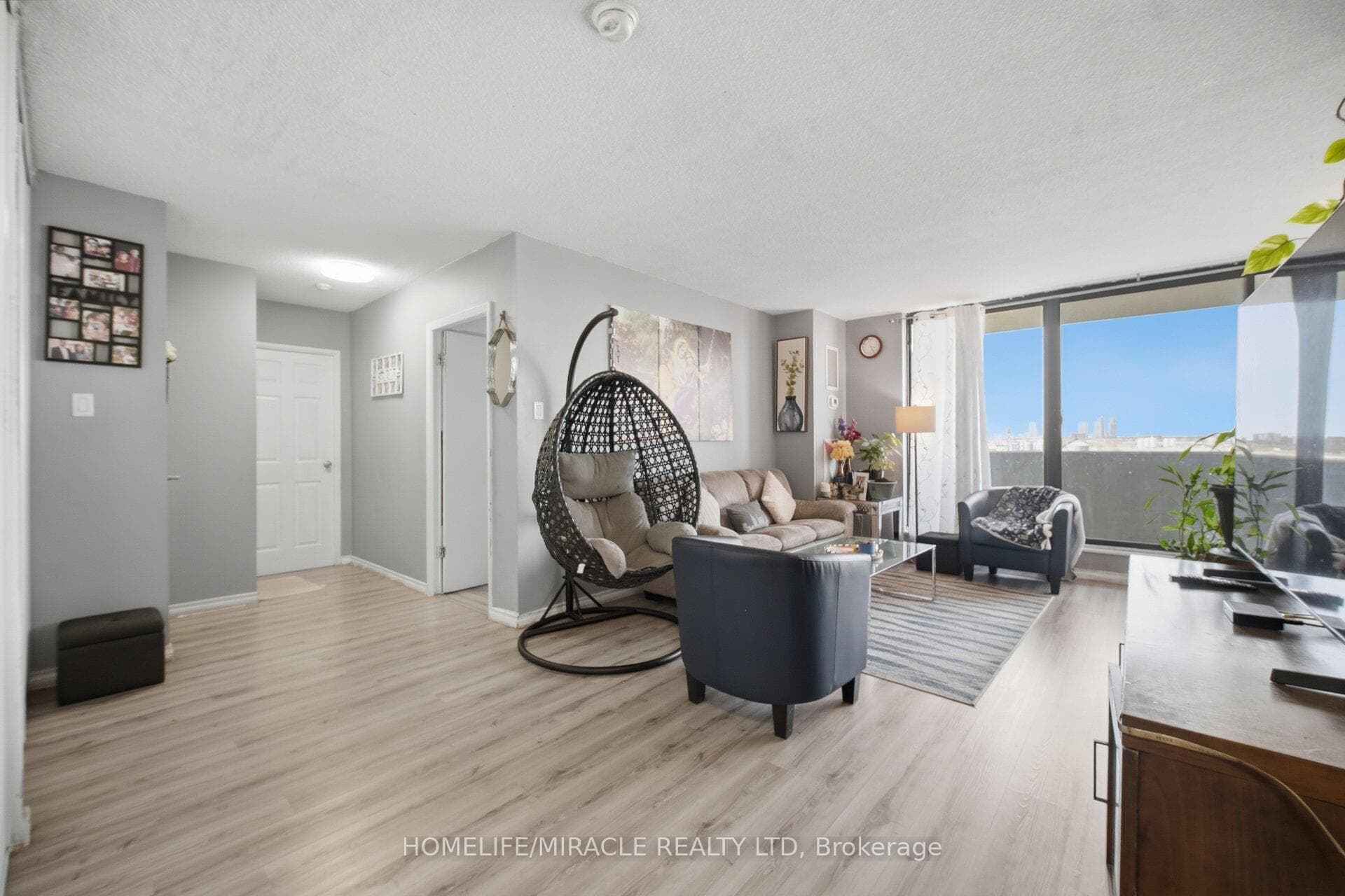301 Prudential Drive Unit 701, Dorset Park / Kennedy Park, ON M1P 4V3 - Photo 1