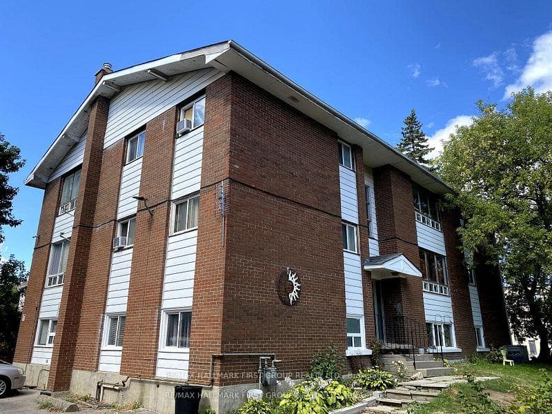 11 Fairbanks Street, Oshawa, ON L1H 2L7 - Photo 1