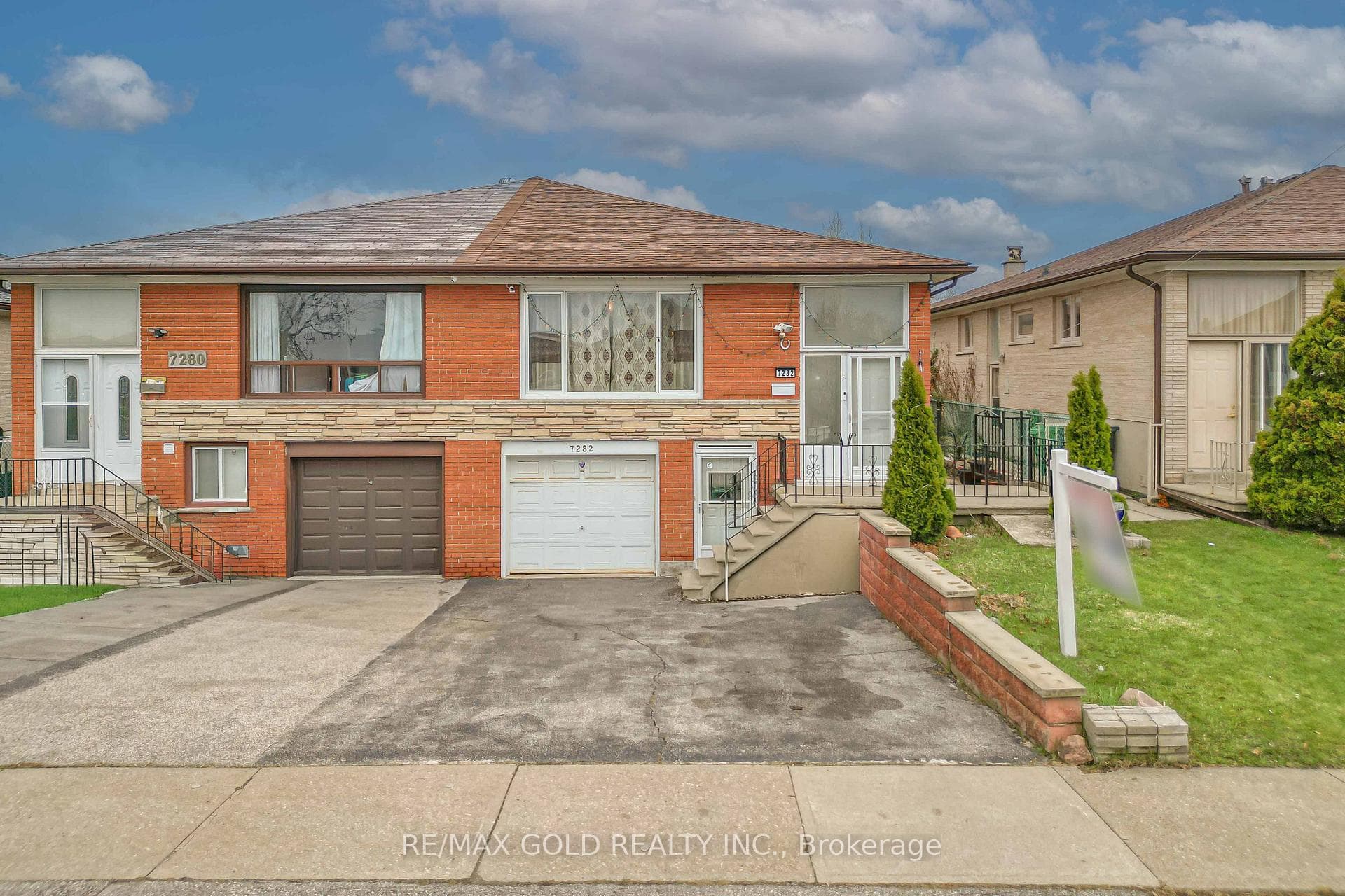 7282 Shallford Road, Mississauga, ON L4T 2P7 - Photo 1