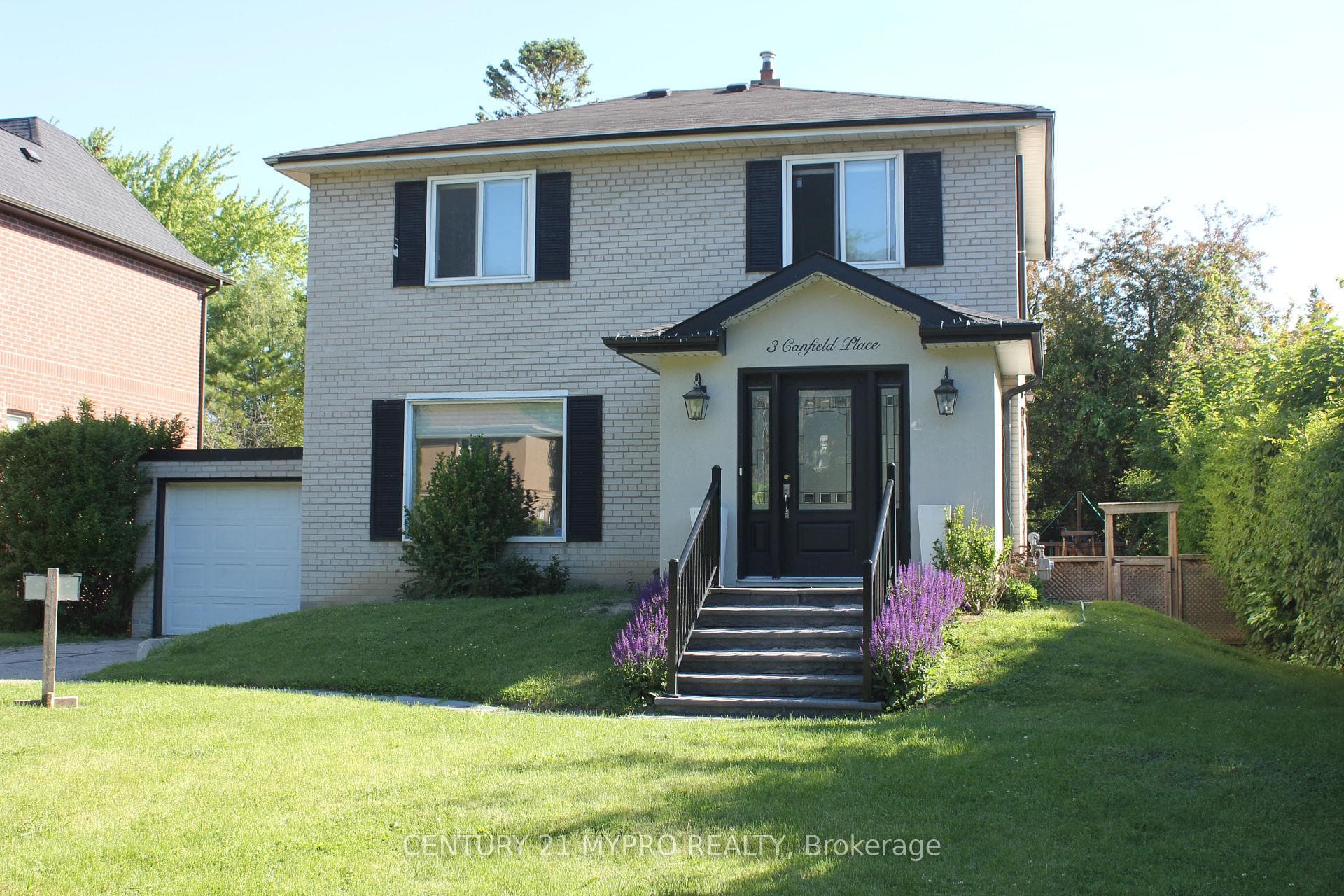 3 Canfield Place, Don Mills / Parkwoods / Victoria Village, ON M3B 2V5 - Photo 1