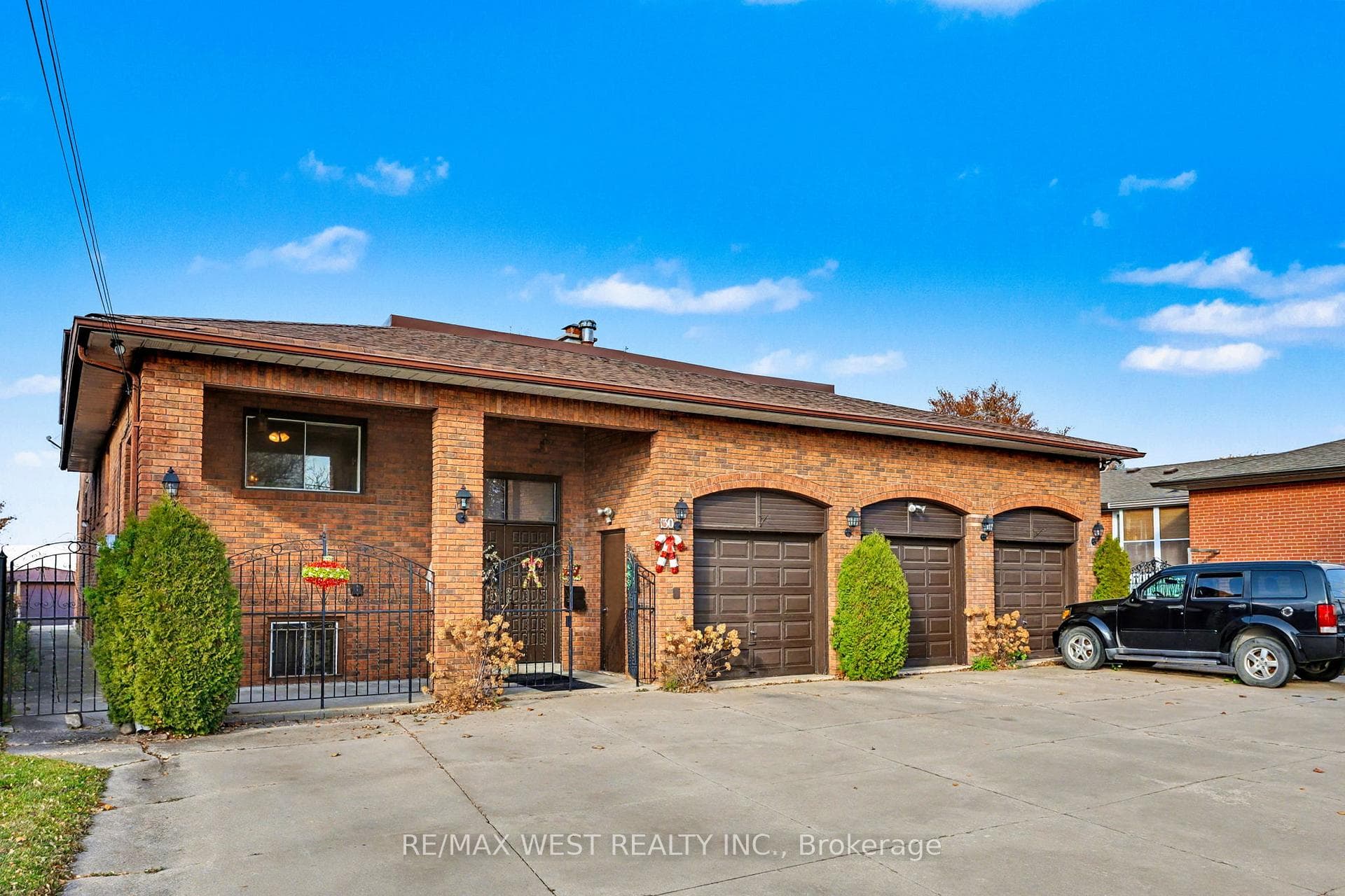 130 Whitfield Avenue, Downsview / Black Creek, ON M9L 1H1 - Photo 1