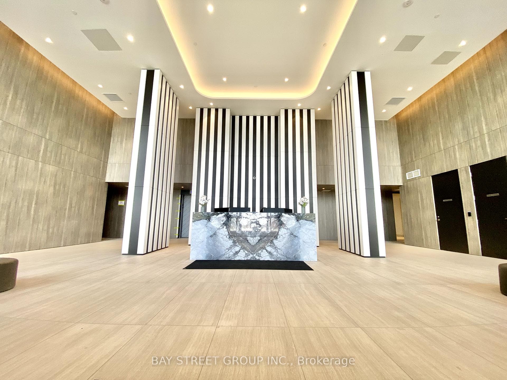220 Missinnihe Way Unit 1313, Mississauga