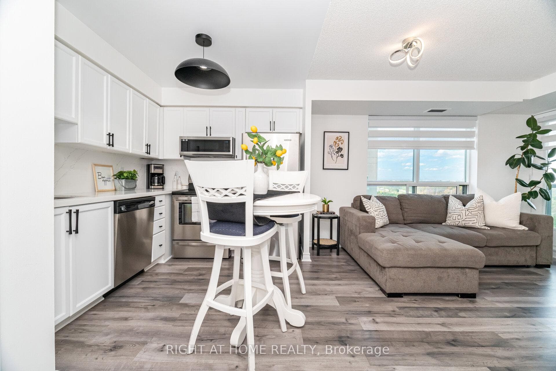 2545 Erin Centre Boulevard Unit 1211, Mississauga, ON L5M 6Z9 - Photo 1