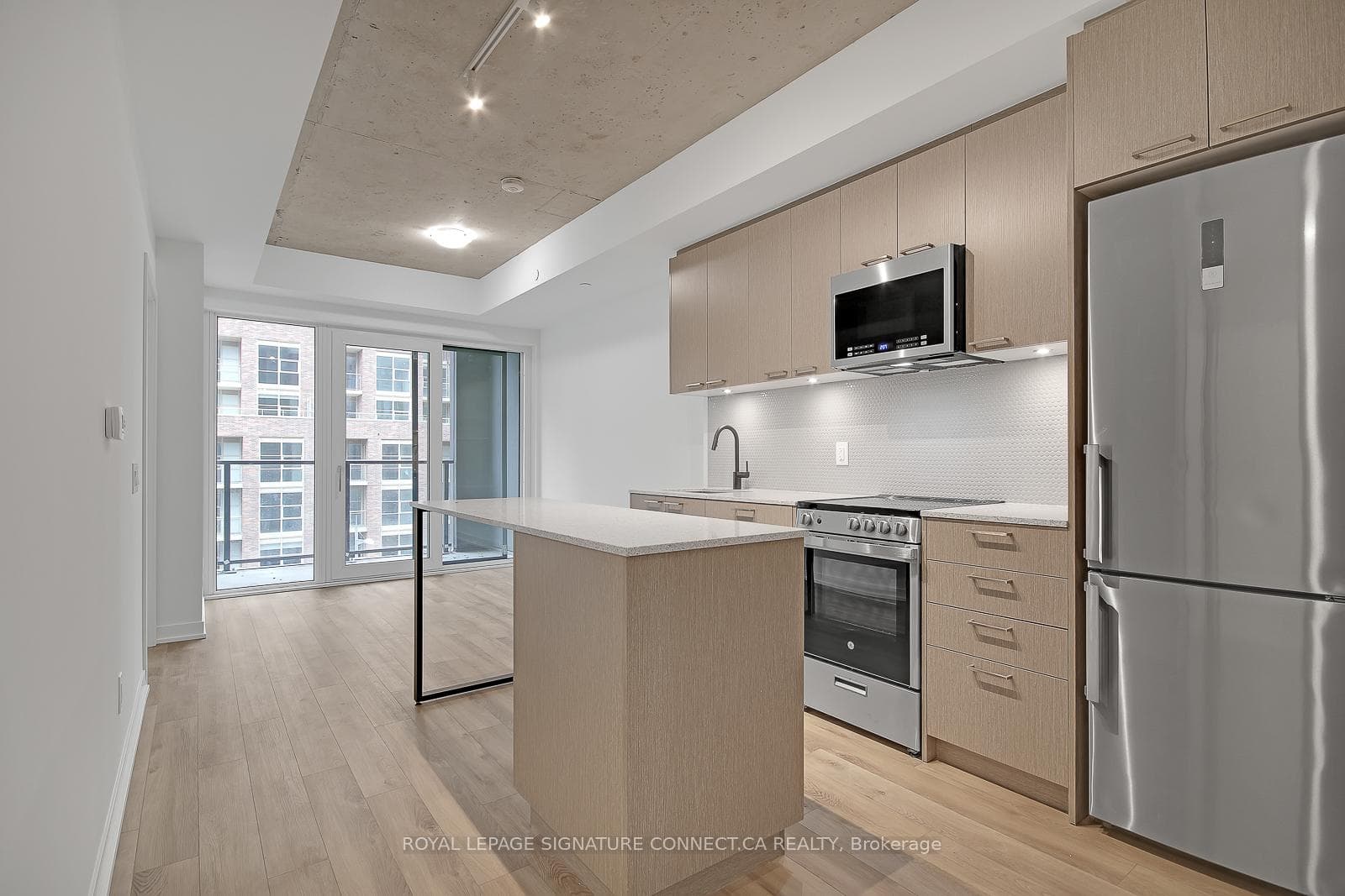 1808 St Clair Avenue Unit 410, Keelesdale / Eglinton West, ON M6N 0C1 - Photo 1