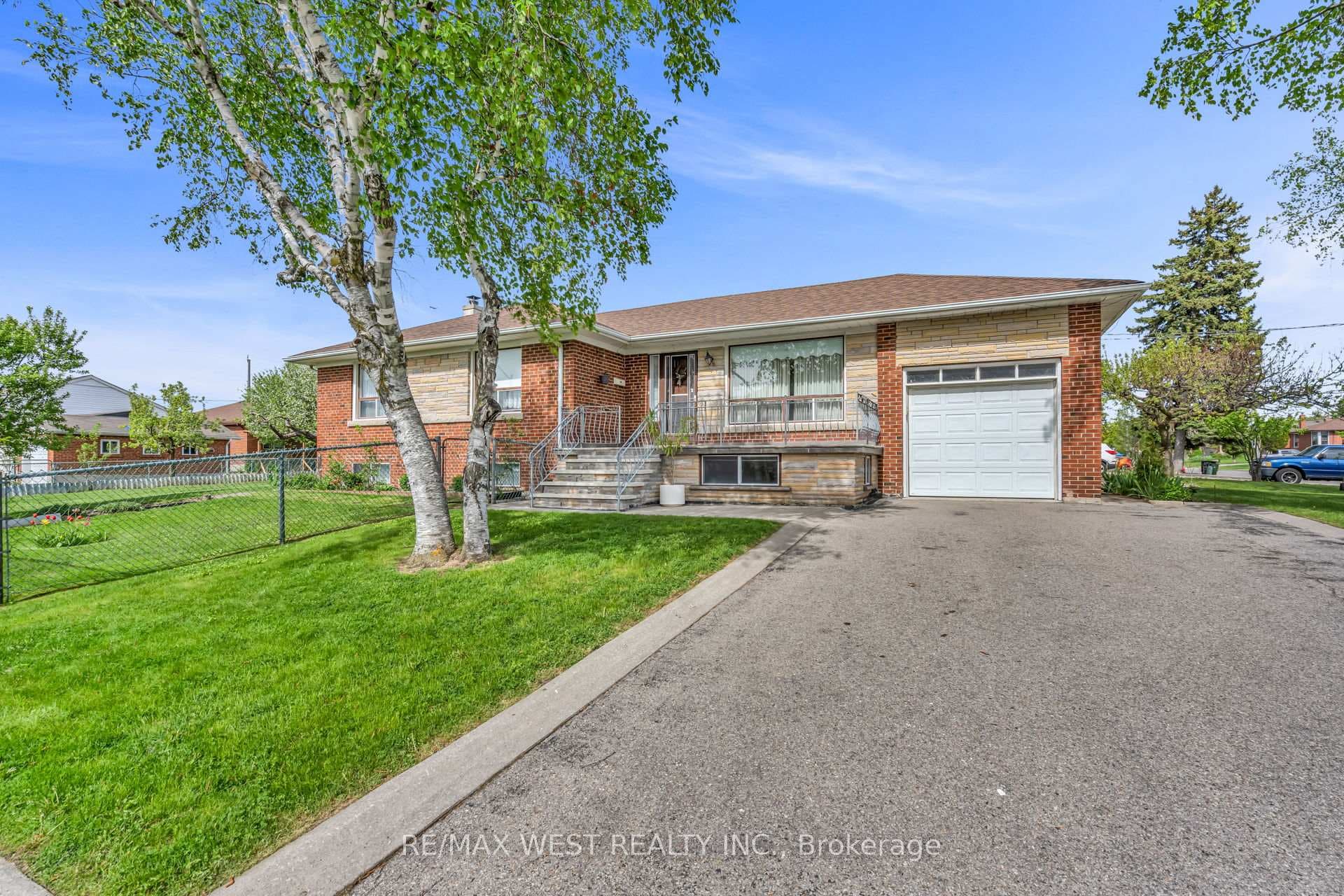 90 Tavistock Road, Downsview / Black Creek, ON M3M 2N9 - Photo 1