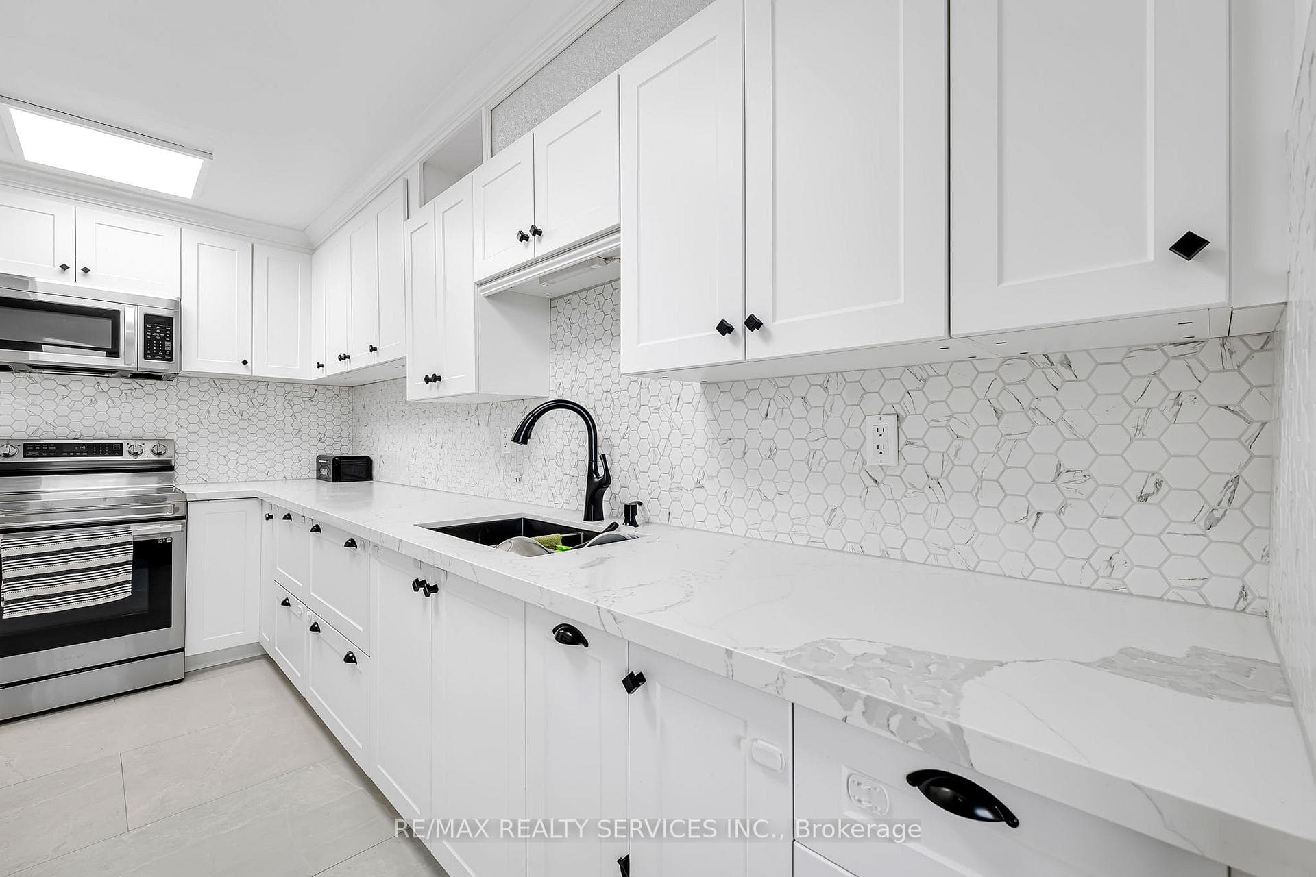 180 Markham Road Unit 1701, Scarborough Town Centre, ON M1M 2Z9 - Photo 1