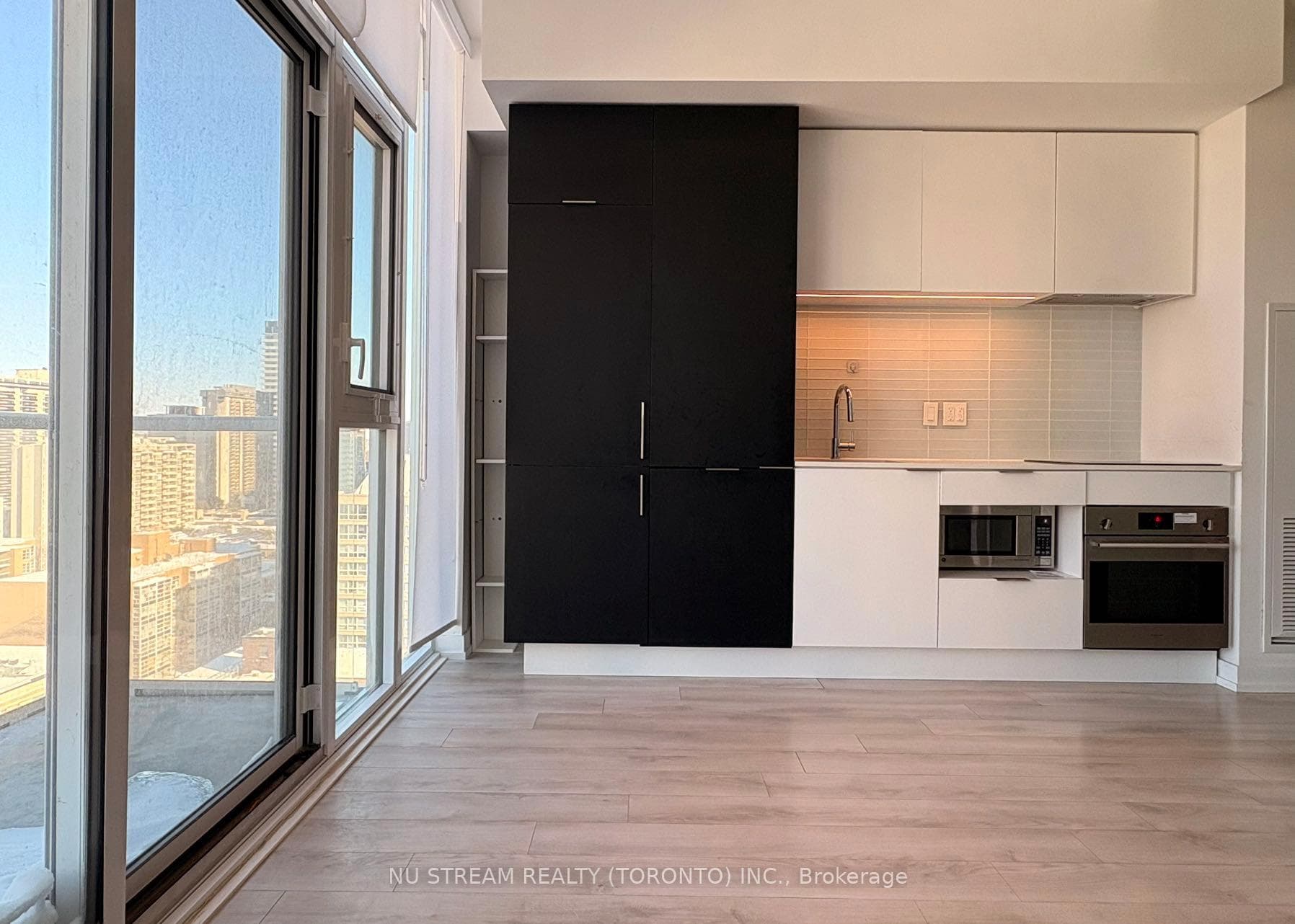 33 Helendale Avenue Unit 1202, Forest Hill / Deer Park, ON M4R 0A4 - Photo 1