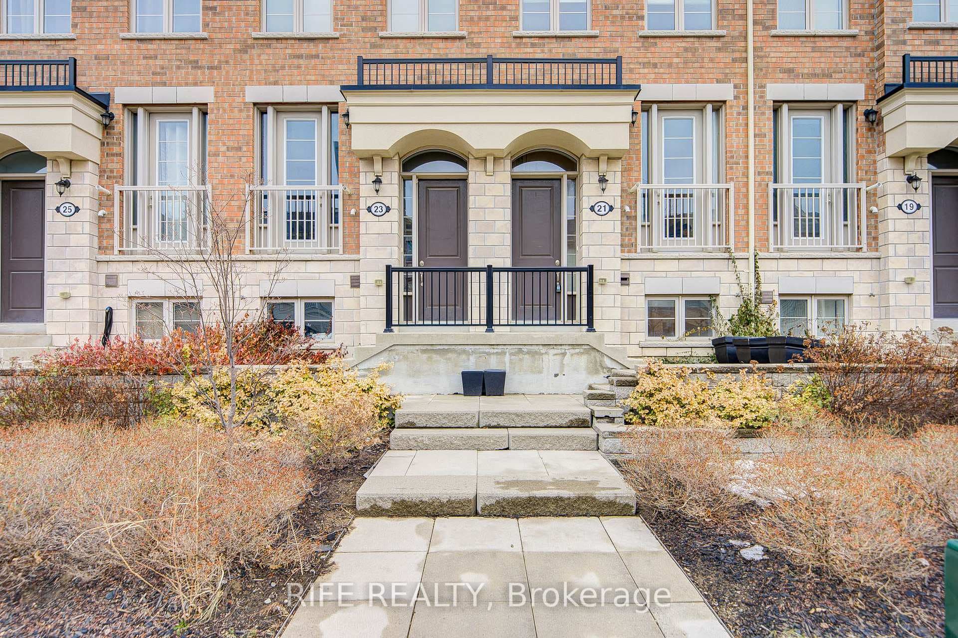 21 Edward Horton Crescent, Etobicoke (Islington / Rexdale), ON M8Z 0E5 - Photo 1