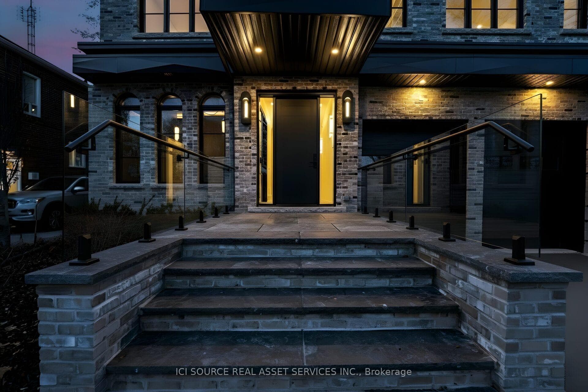 38 Ridgevale Drive, Lawrence Park / Bedford Park, ON M6A 1K8 - Photo 1