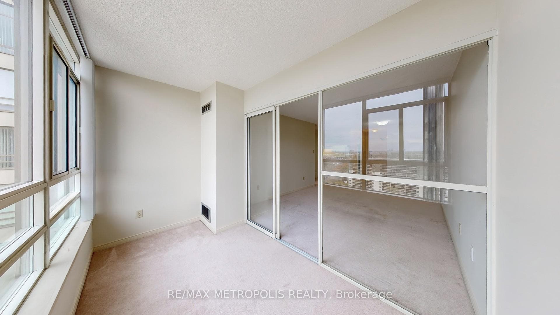 75 King Street Unit 1709, Mississauga, ON L5A 4G5 - Photo 1