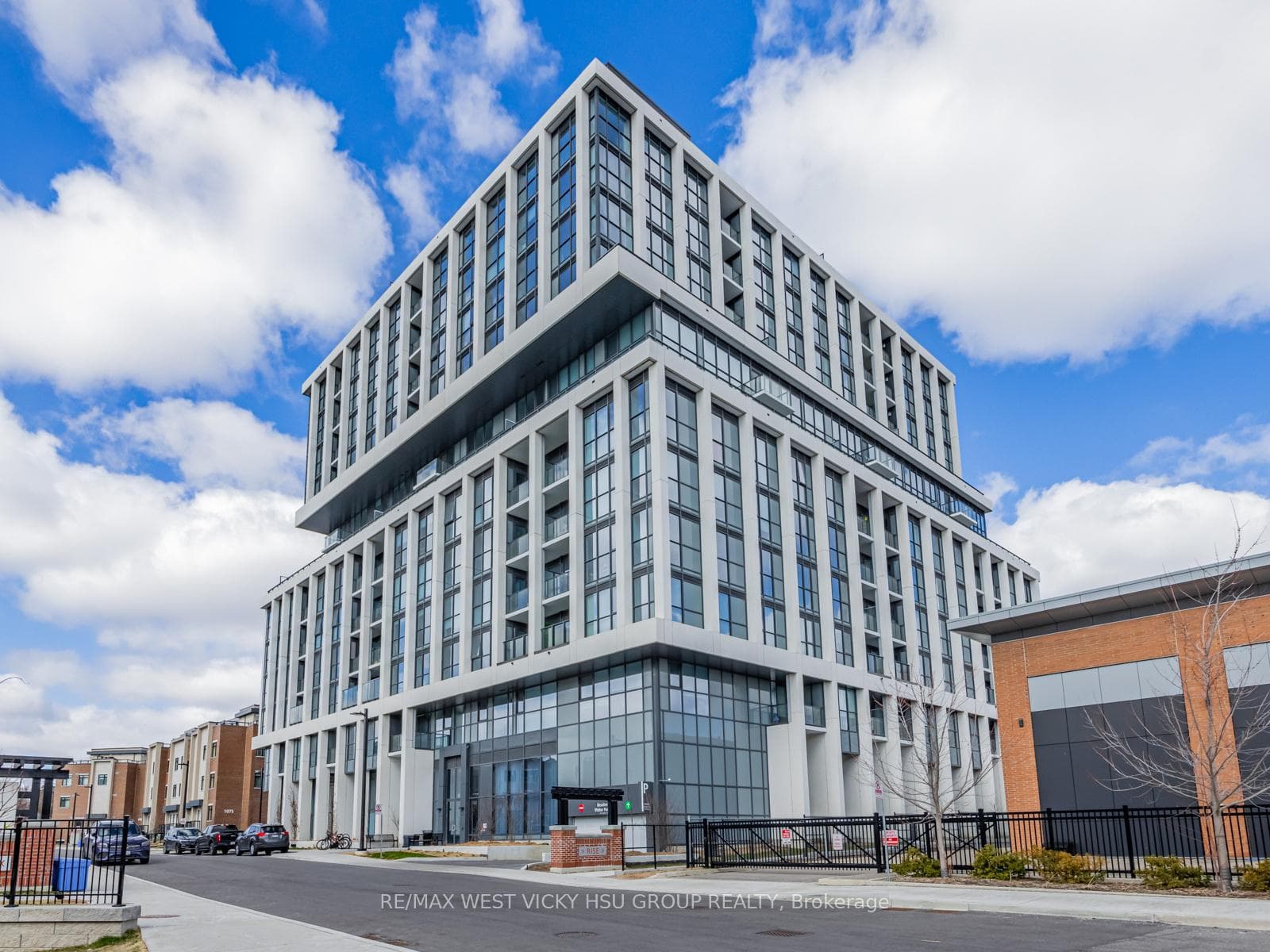 1063 Douglas McCurdy Comm Circle Unit 1004, Mississauga, ON L5G 0C5 - Photo 1