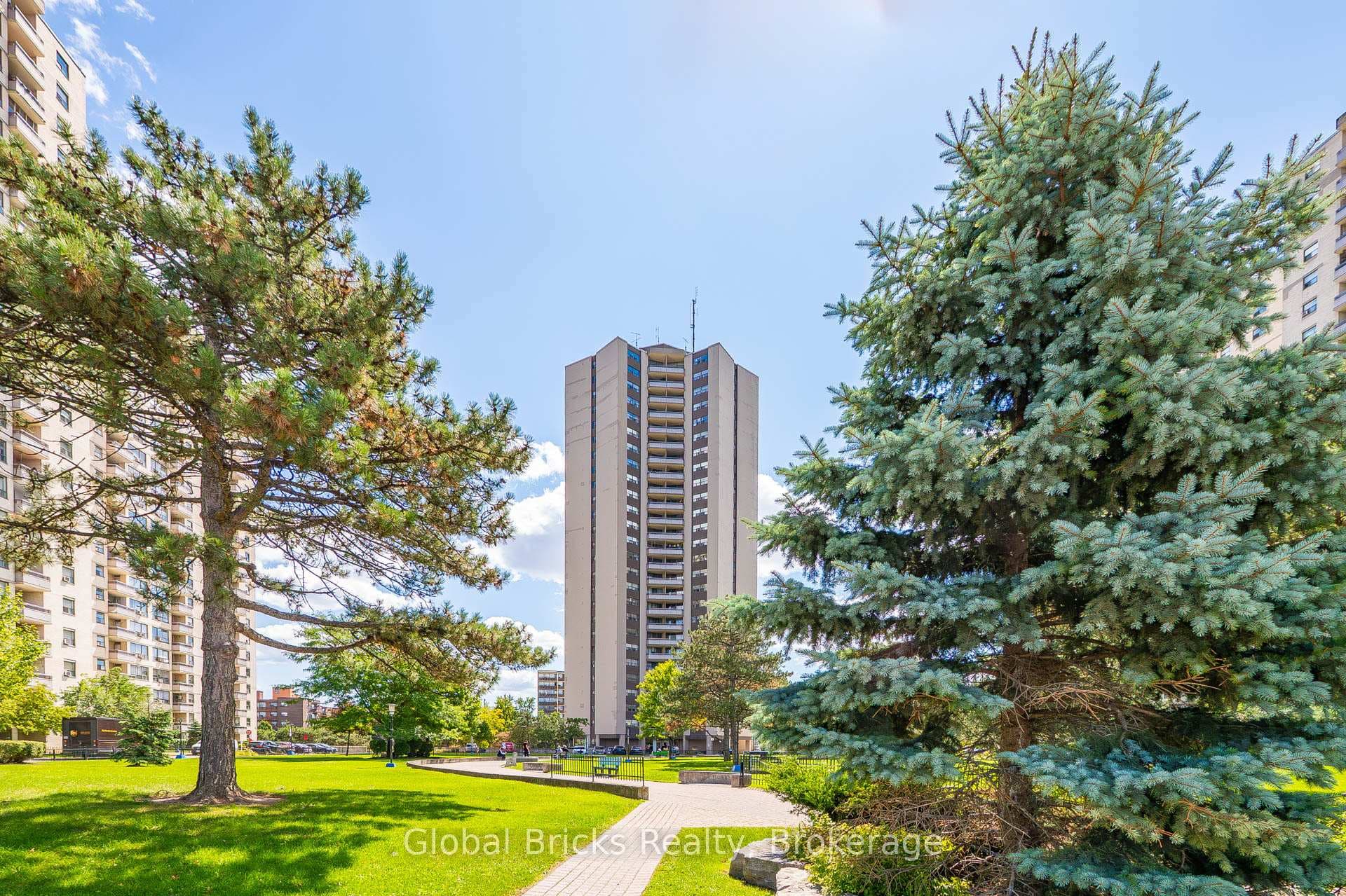 380 Dixon Road Unit 1904, Etobicoke (Kingsview Village / Humber Heights), ON M9R 1T3 - Photo 1