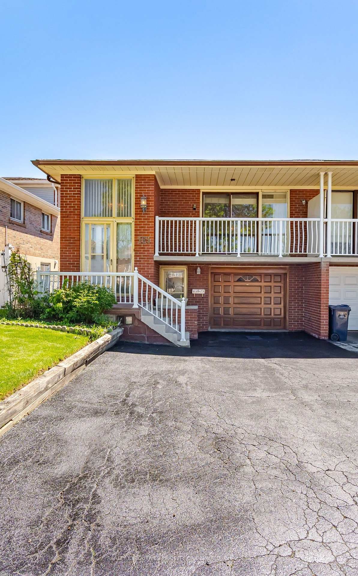 121 Cabana Drive, Toronto W05