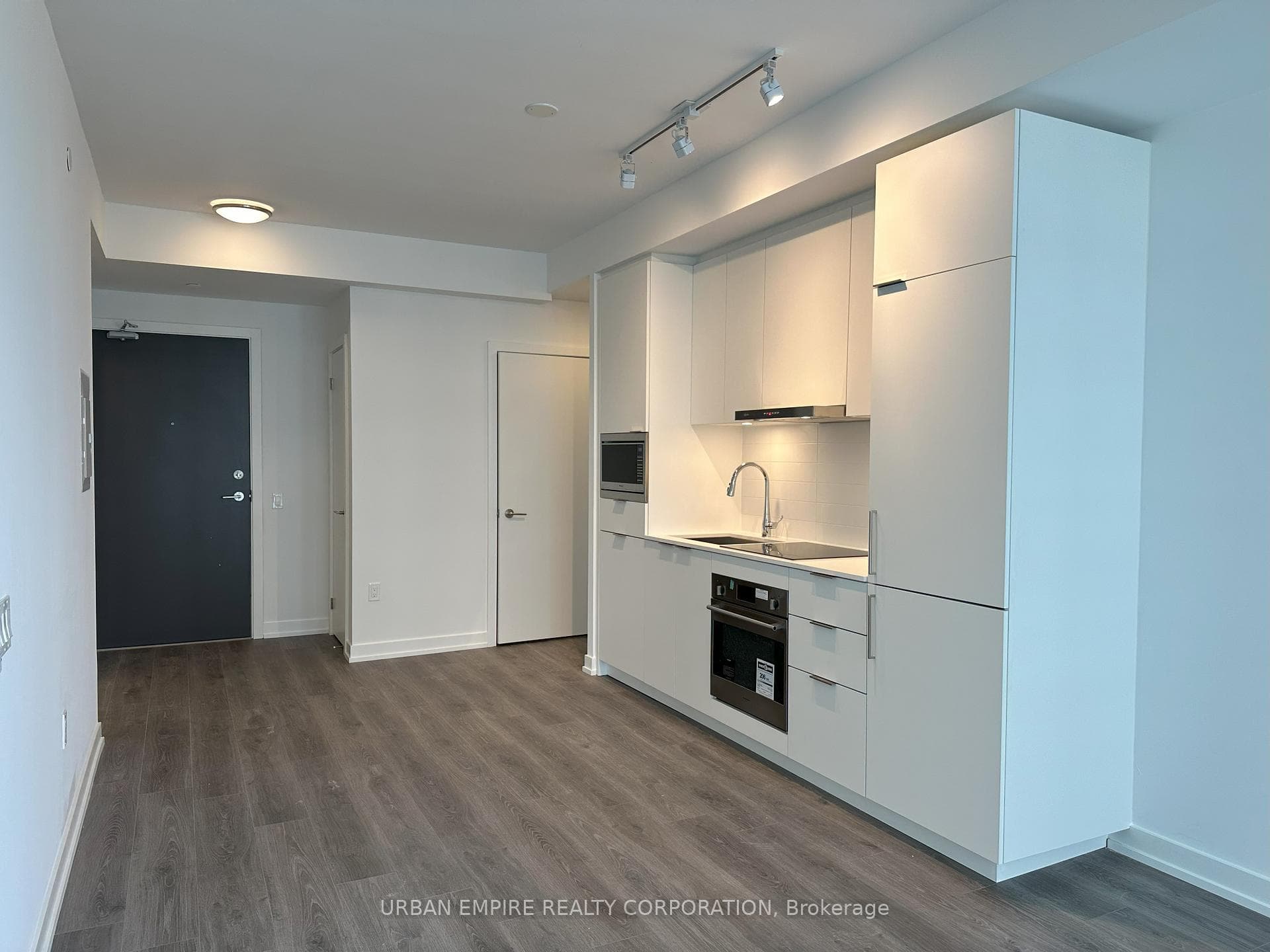 7 Golden Lion Heights Unit 1706, Willowdale / Newtonbrook, ON M2M 0C1 - Photo 1