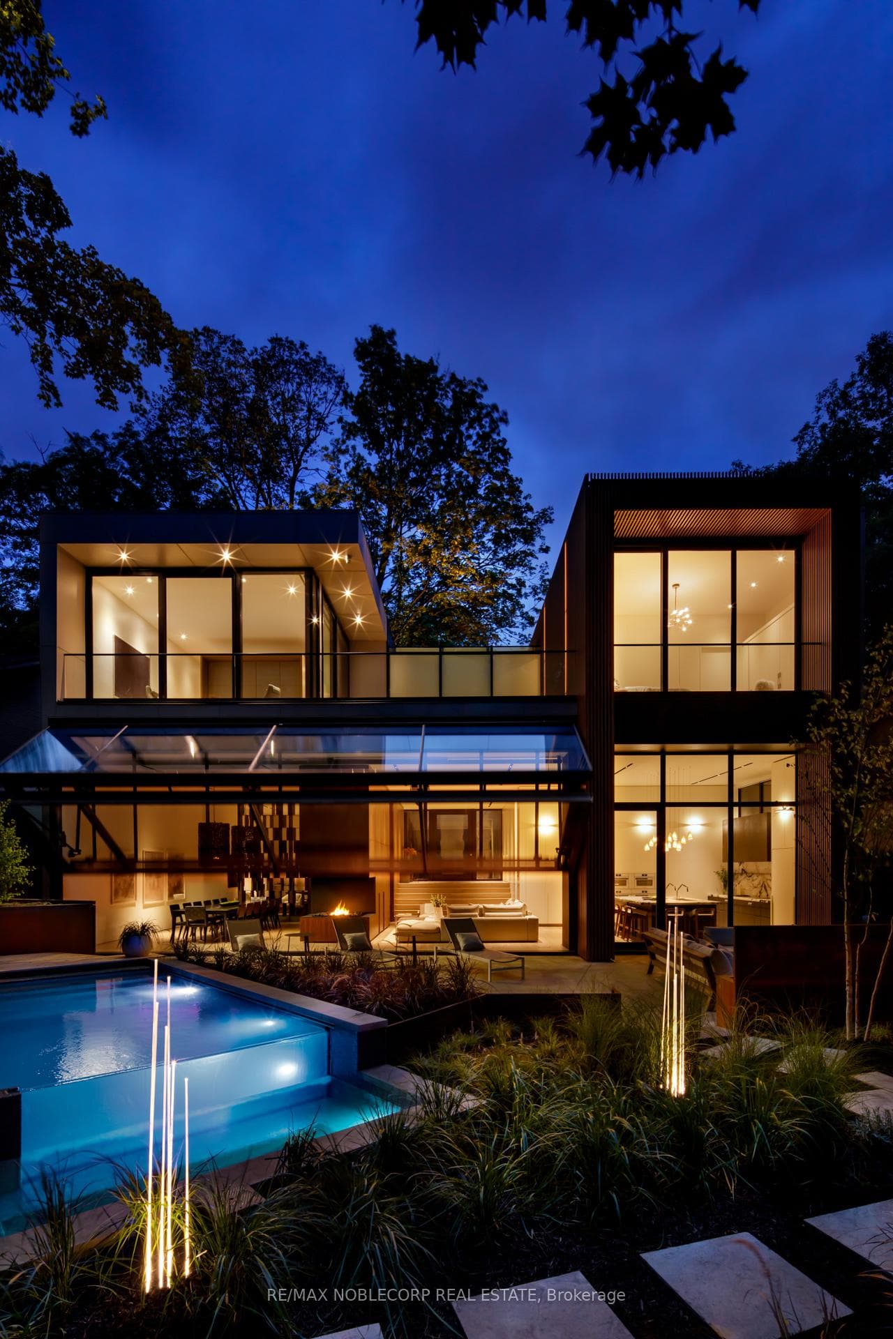 7 Waxwing Place, Don Mills / Parkwoods / Victoria Village, ON M3C 1N5 - Photo 1