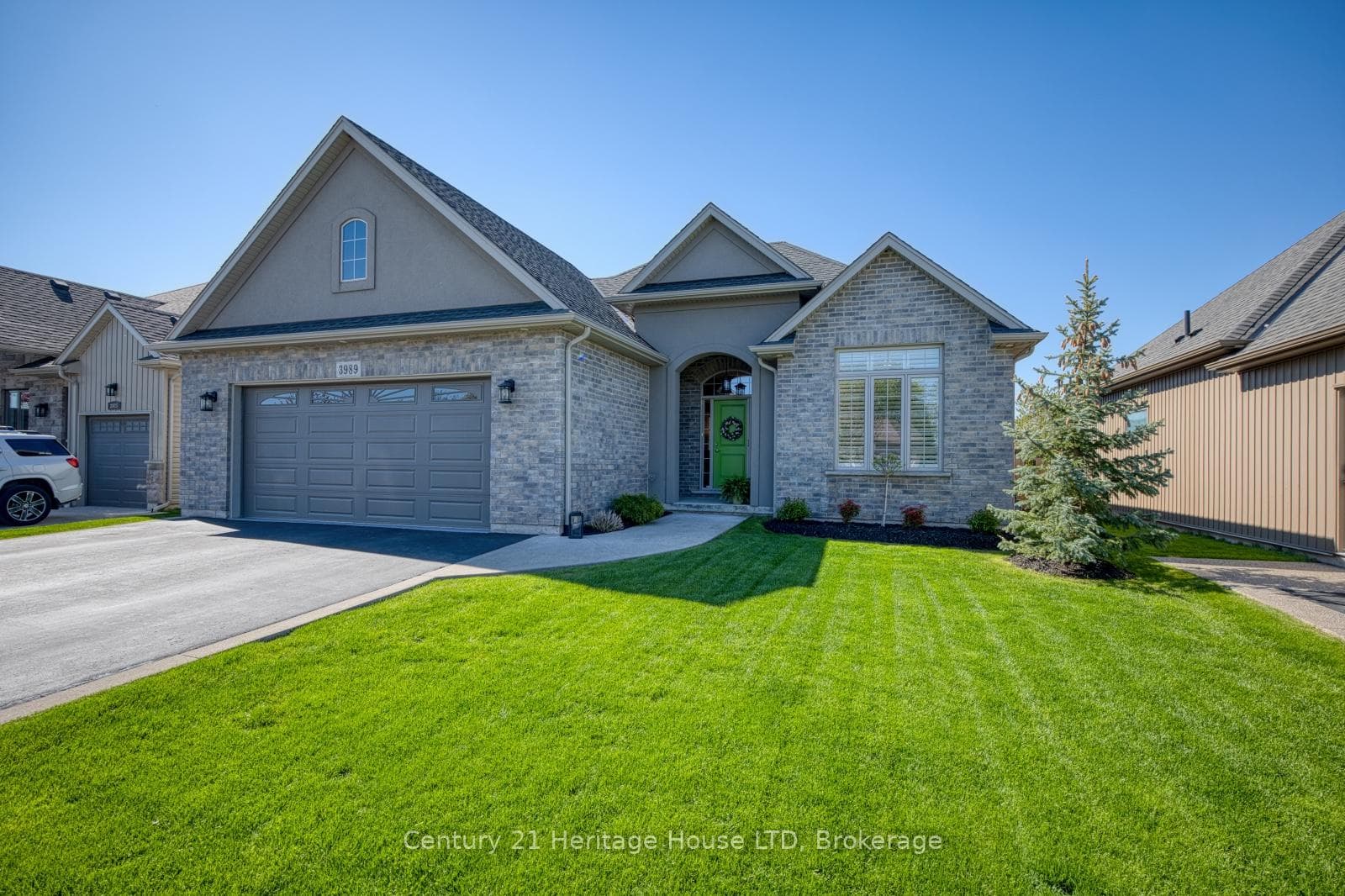 Front---beautiful curb appeal