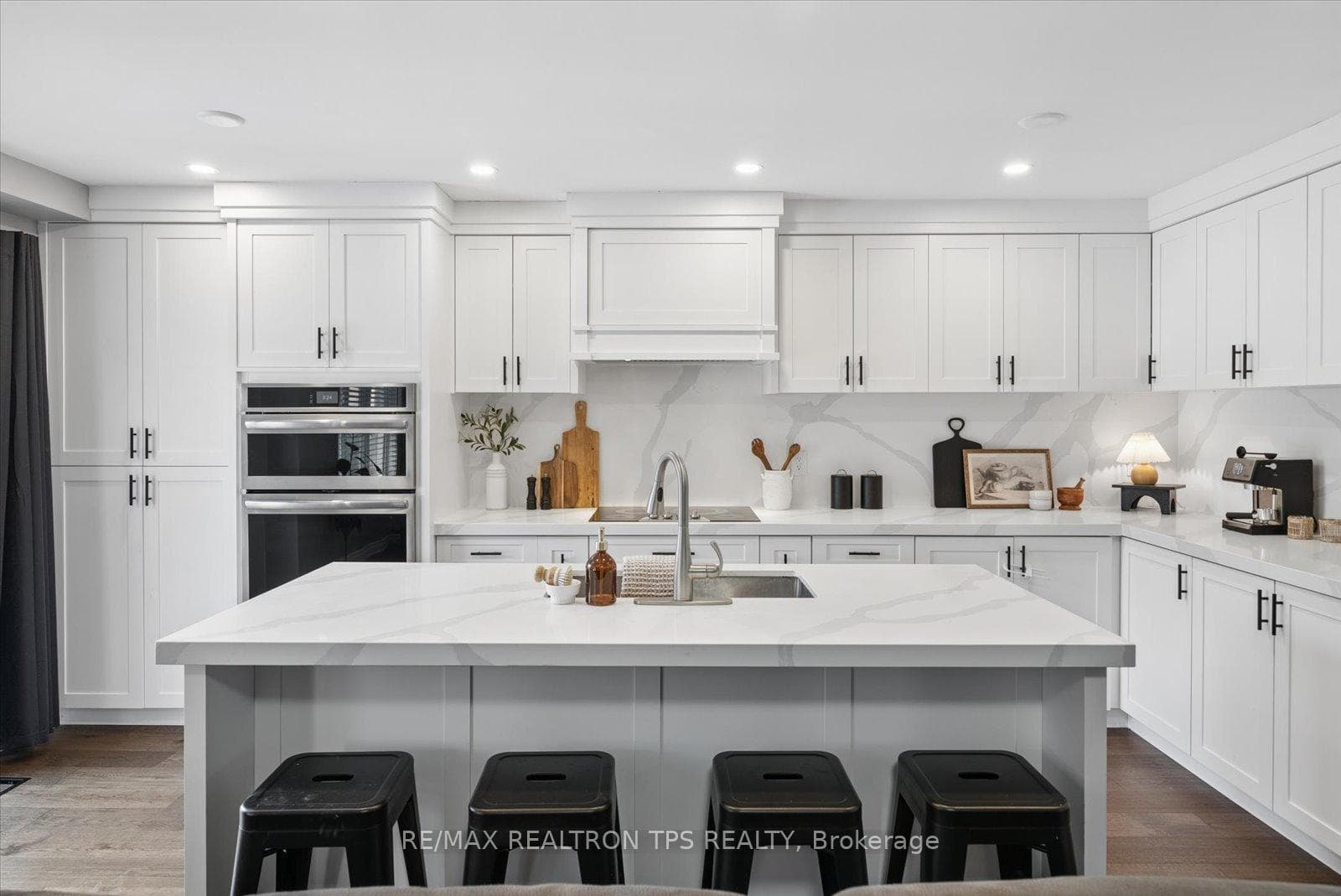 Stunning Remodelled Kitchen