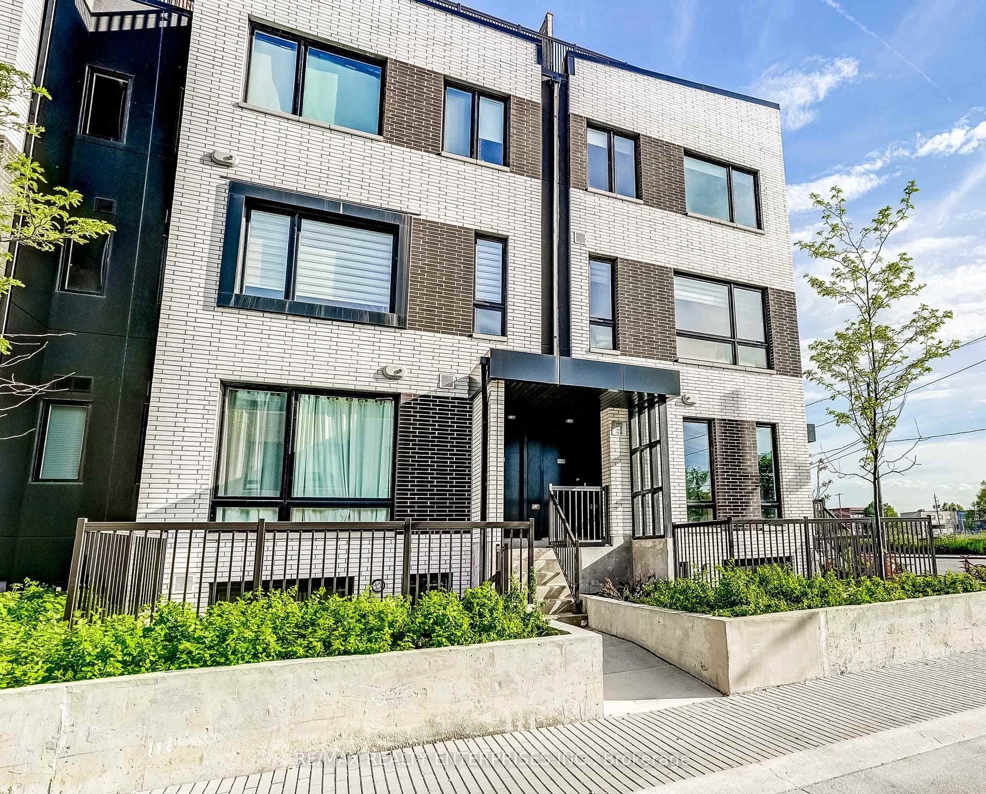 40 Ed Clark Gardens Unit 16, Toronto W03