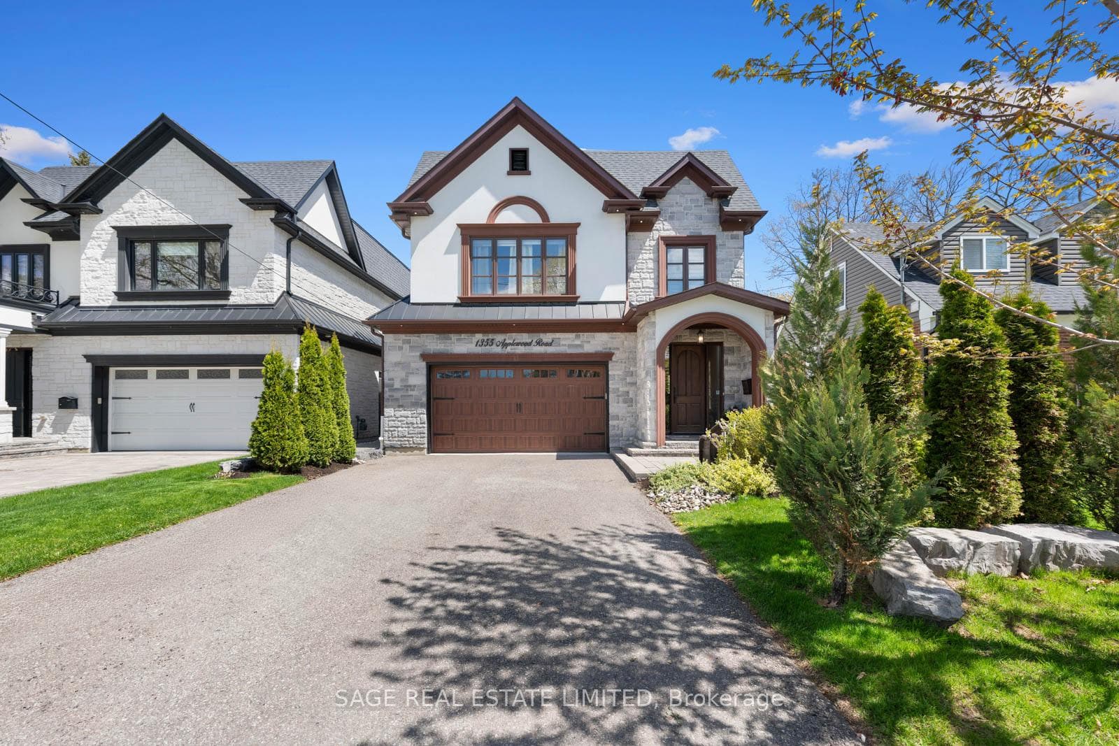 1355 Applewood Road, Mississauga, ON L5E 2M1 - Photo 1