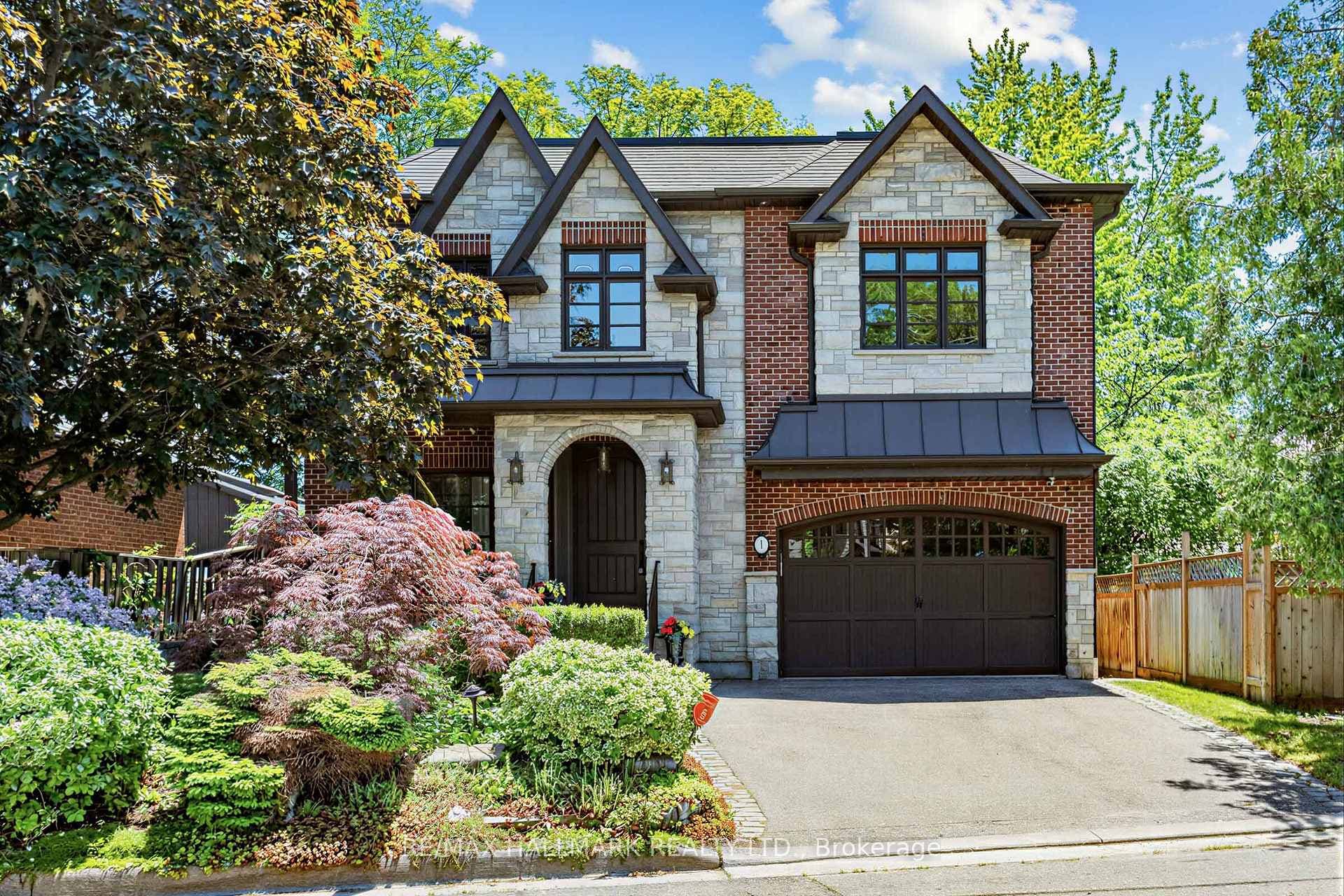 1 Dustan Crescent, Danforth / East York, ON M4J 4G4 - Photo 1