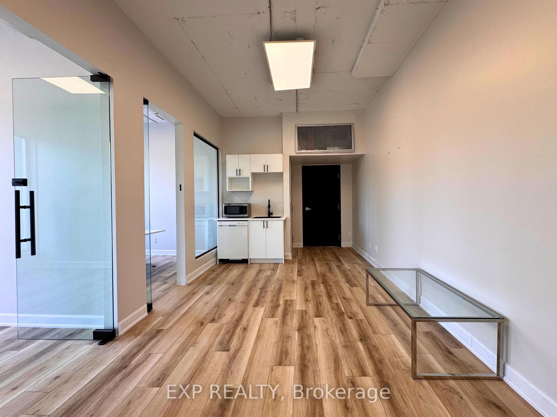 230 Lakeshore Road Unit 212, Mississauga, ON L5G 1G7 - Photo 1