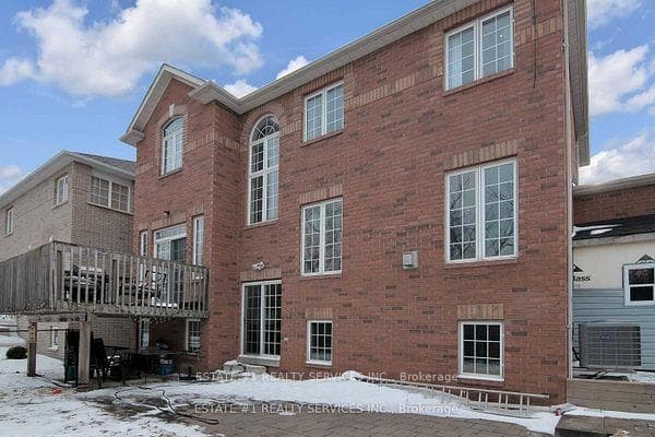 32 River Rock Court, Brampton
