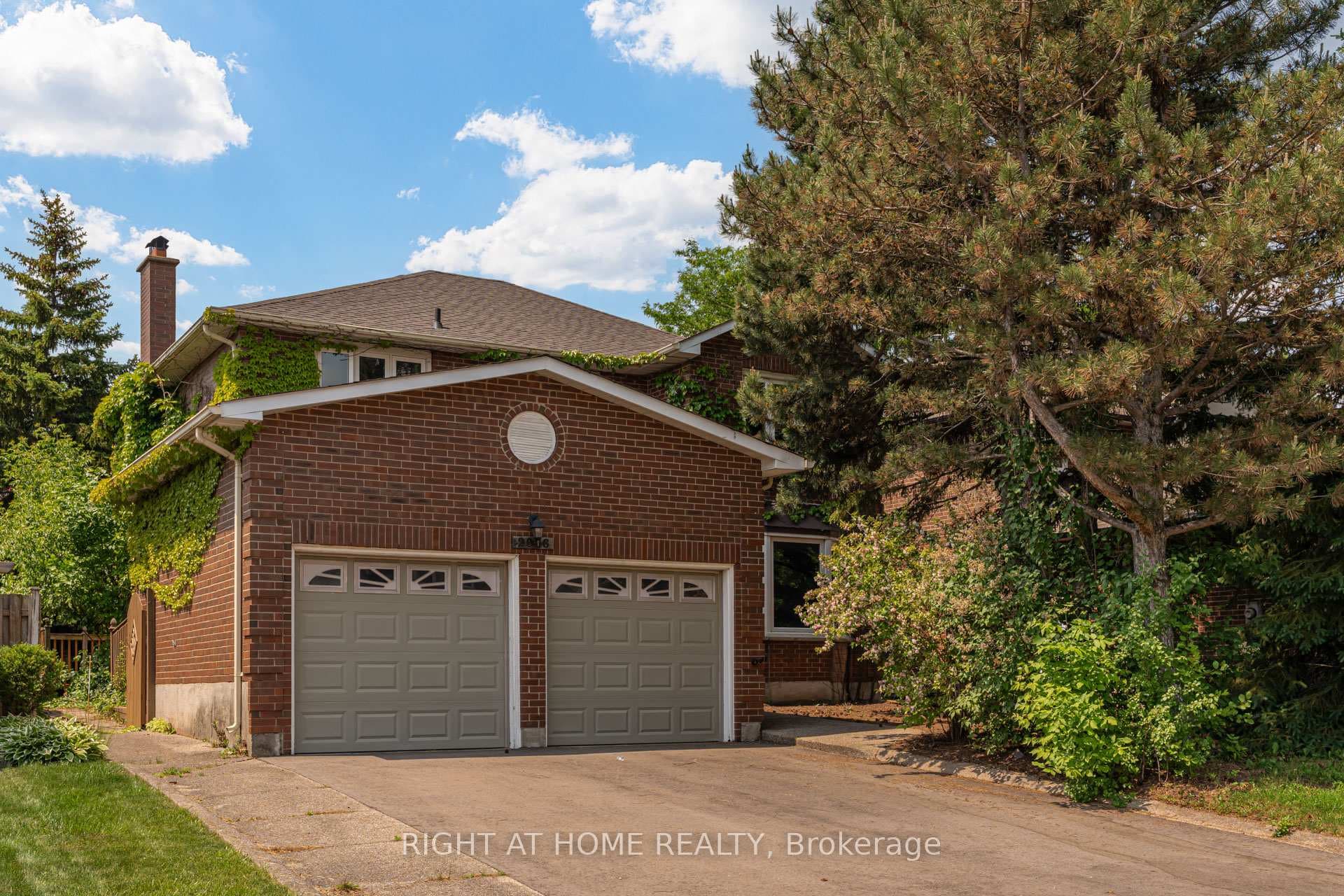 2056 Madden Boulevard, Oakville, ON L6H 3L6 - Photo 1