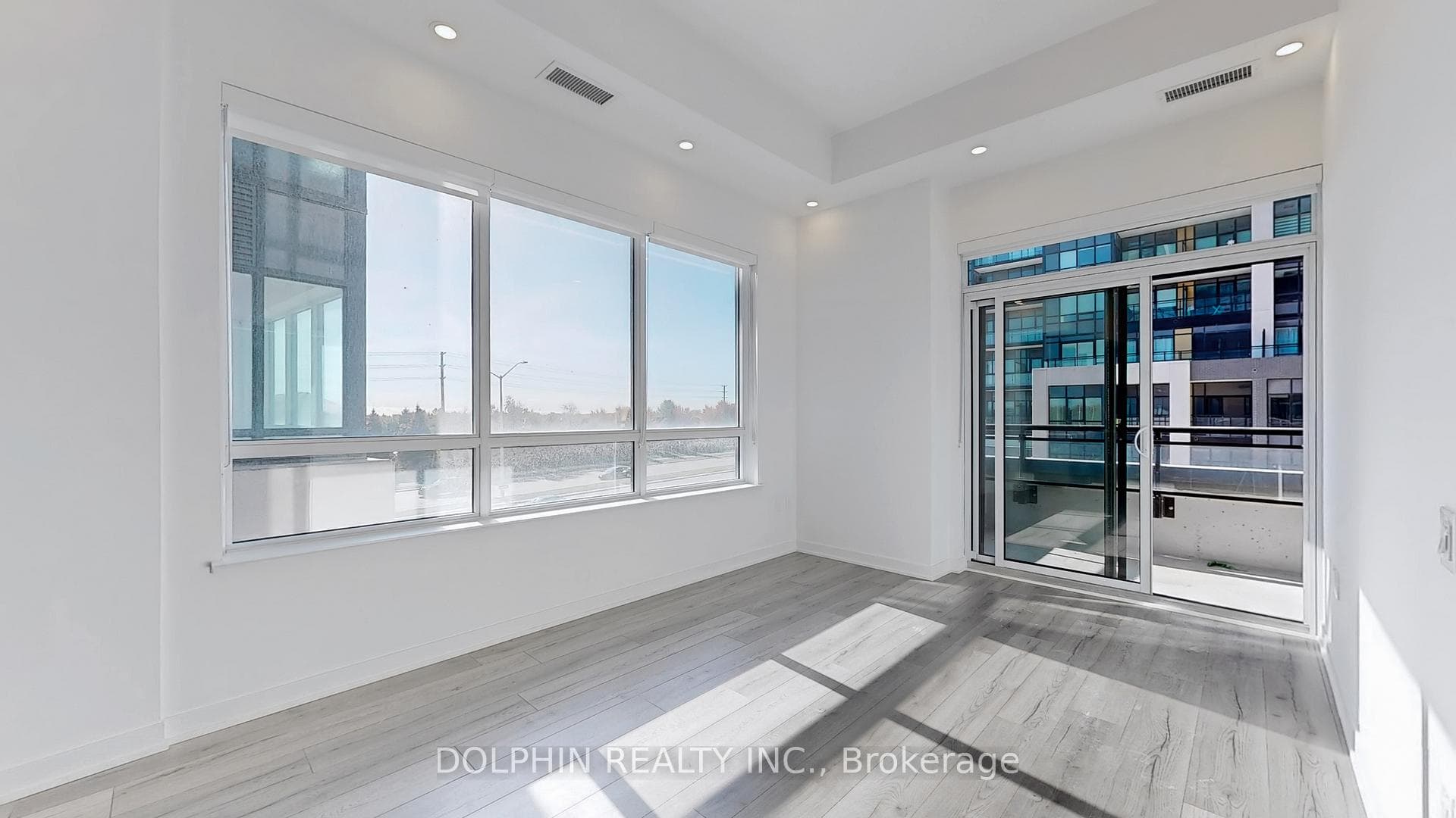 395 Dundas Street Unit 218, Oakville, ON L6M 5R8 - Photo 1