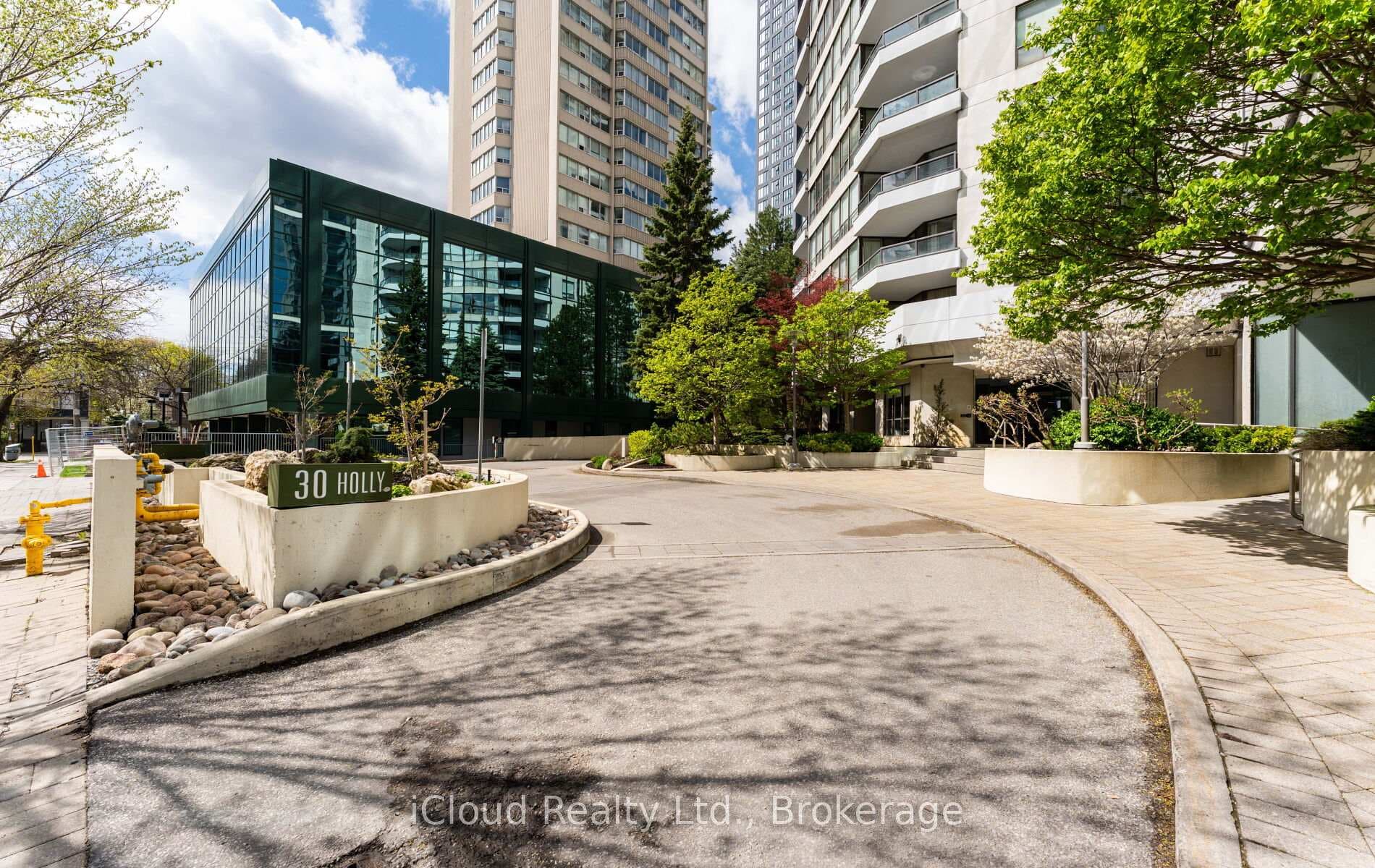 30 Holly Street Unit 901, Leaside / Davisville, ON M4S 3C2 - Photo 1