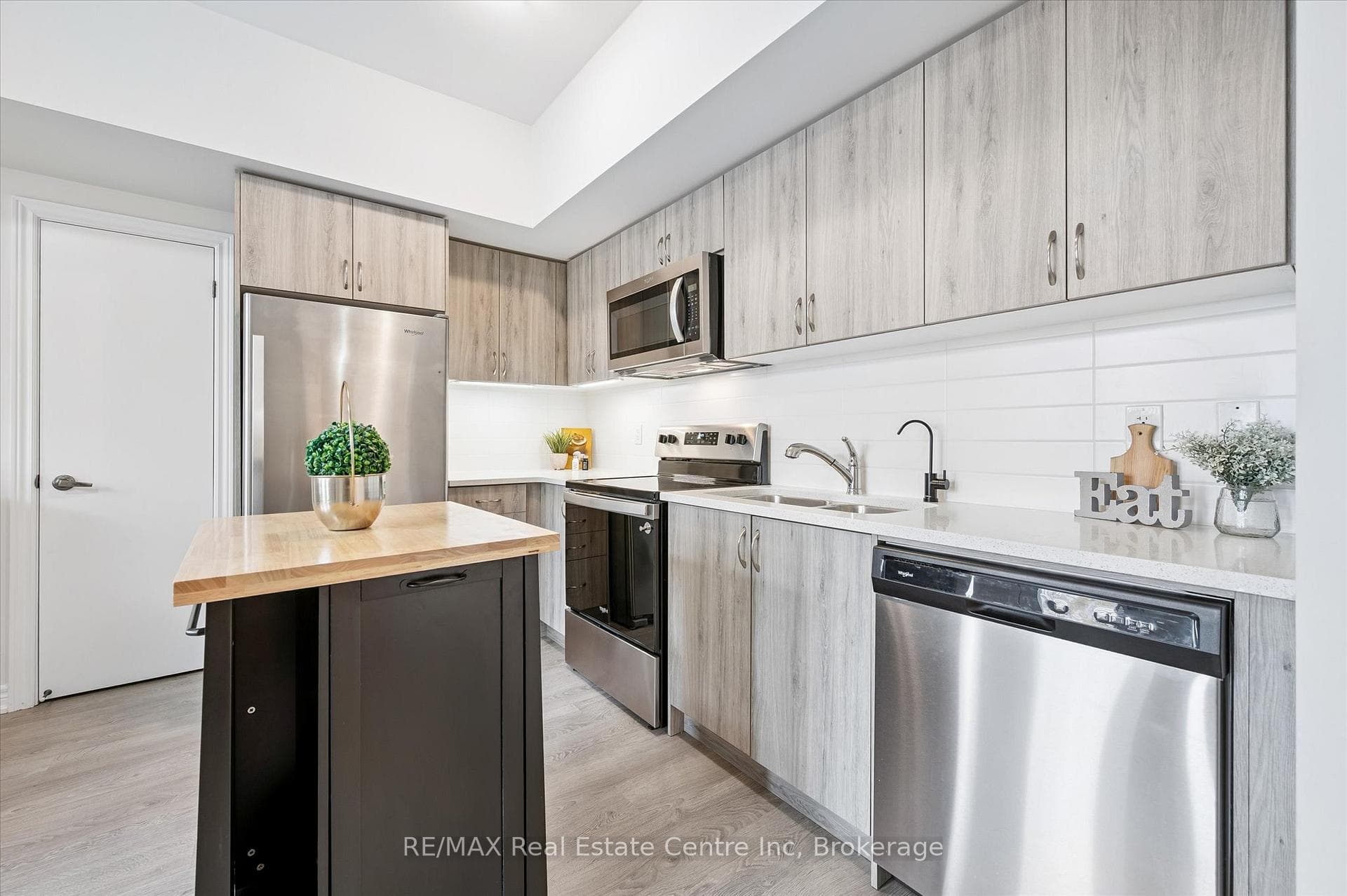 252 Law Drive, Guelph, ON N1E 0P6 - Photo 1