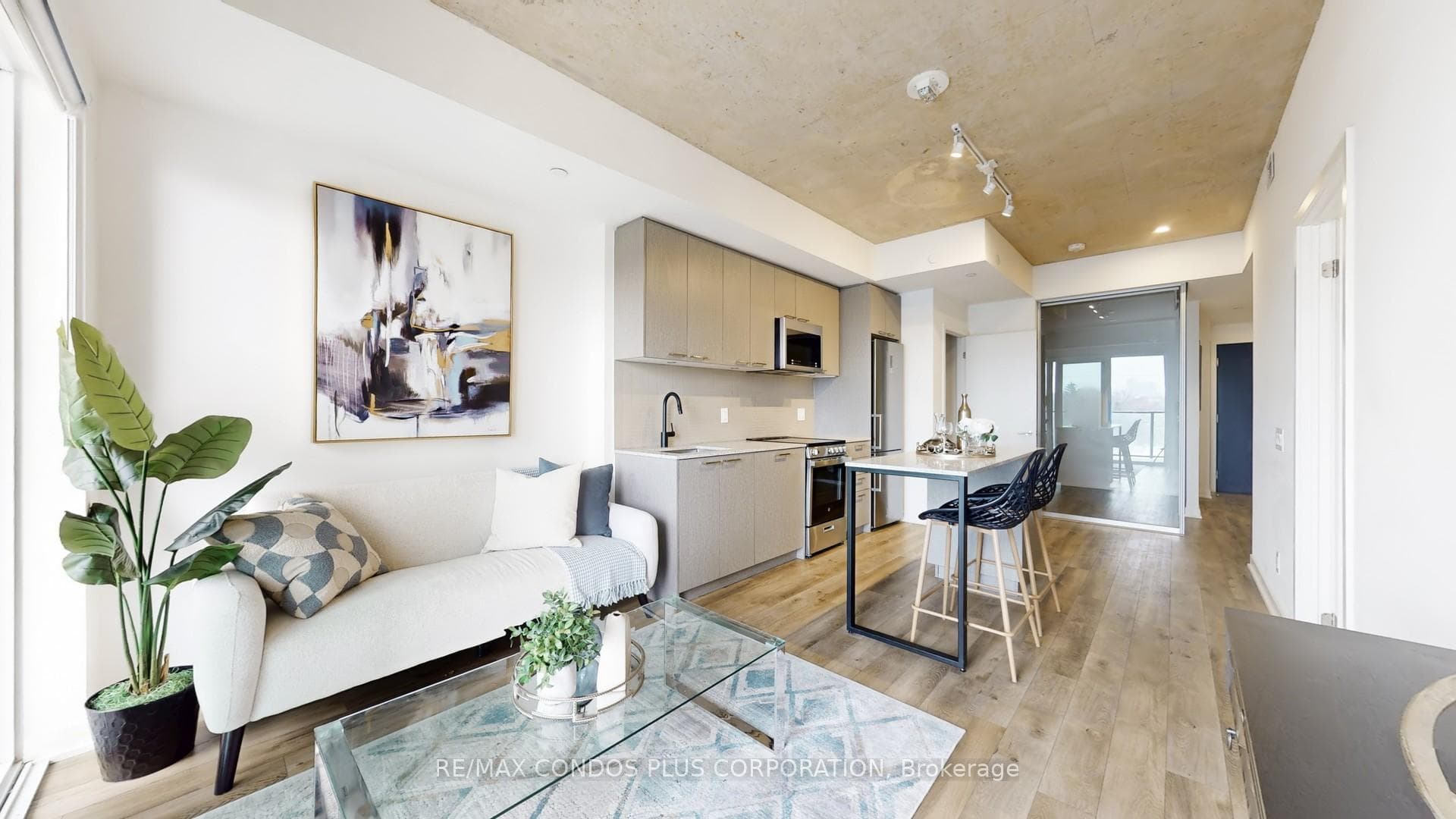 1808 St. Clair Avenue Unit 402, Bloor West Village / Swansea, ON M6N 0C1 - Photo 1