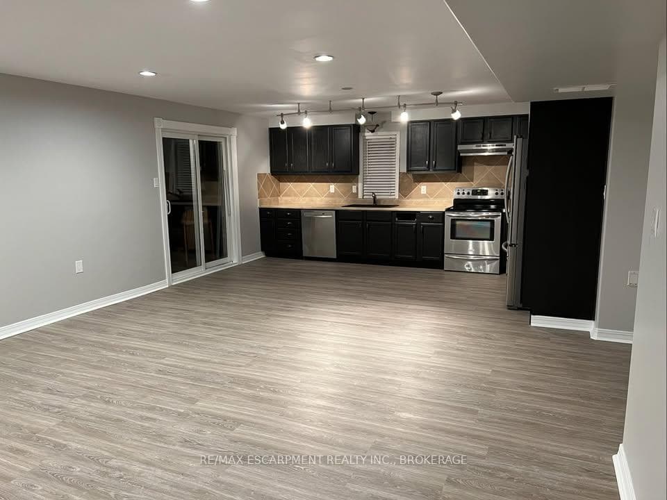 205 Dorchester Drive Unit Lower, Grimsby, ON L3M 5N5 - Photo 1