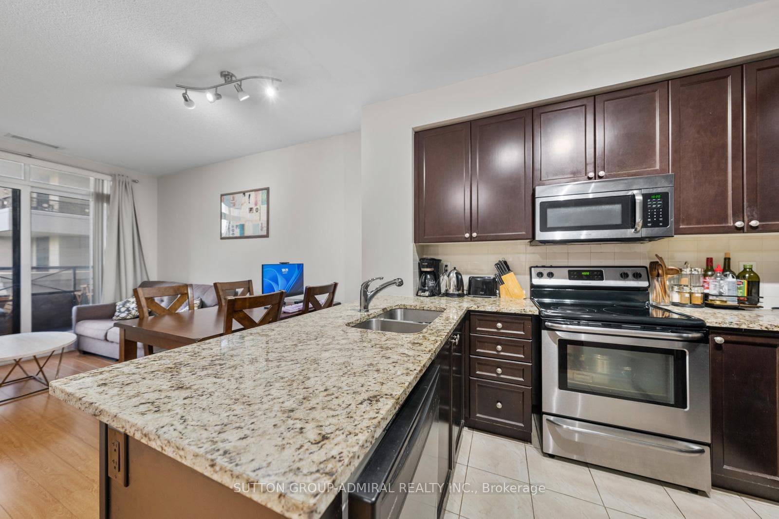 9255 Jane Street Unit 215, Vaughan, ON L6A 0K1 - Photo 1