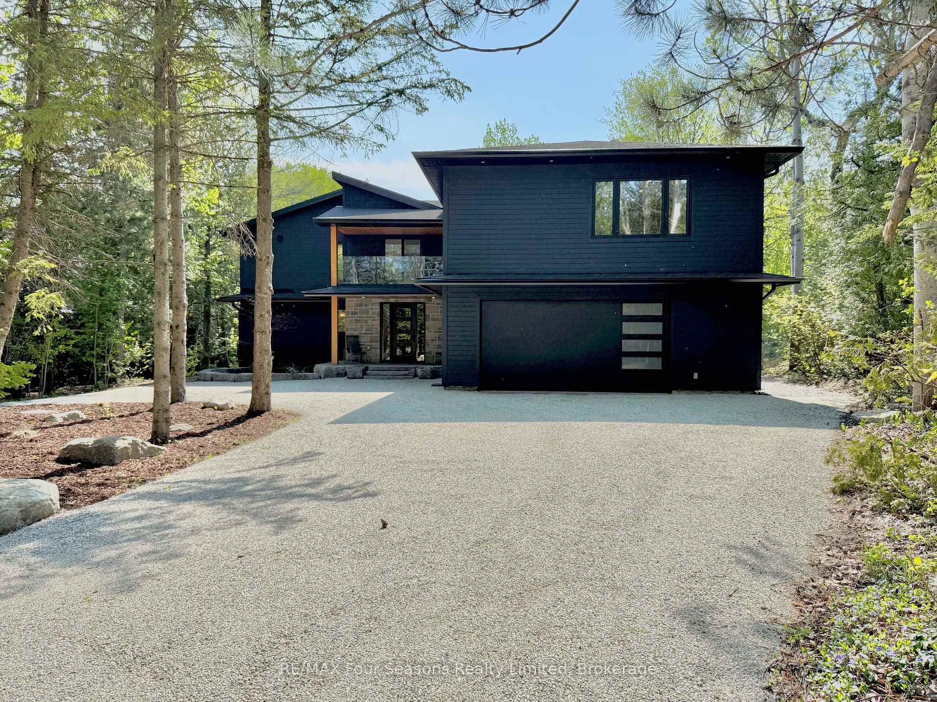 131 Chamonix Crescent, Blue Mountains, ON L9Y 0S7 - Photo 1