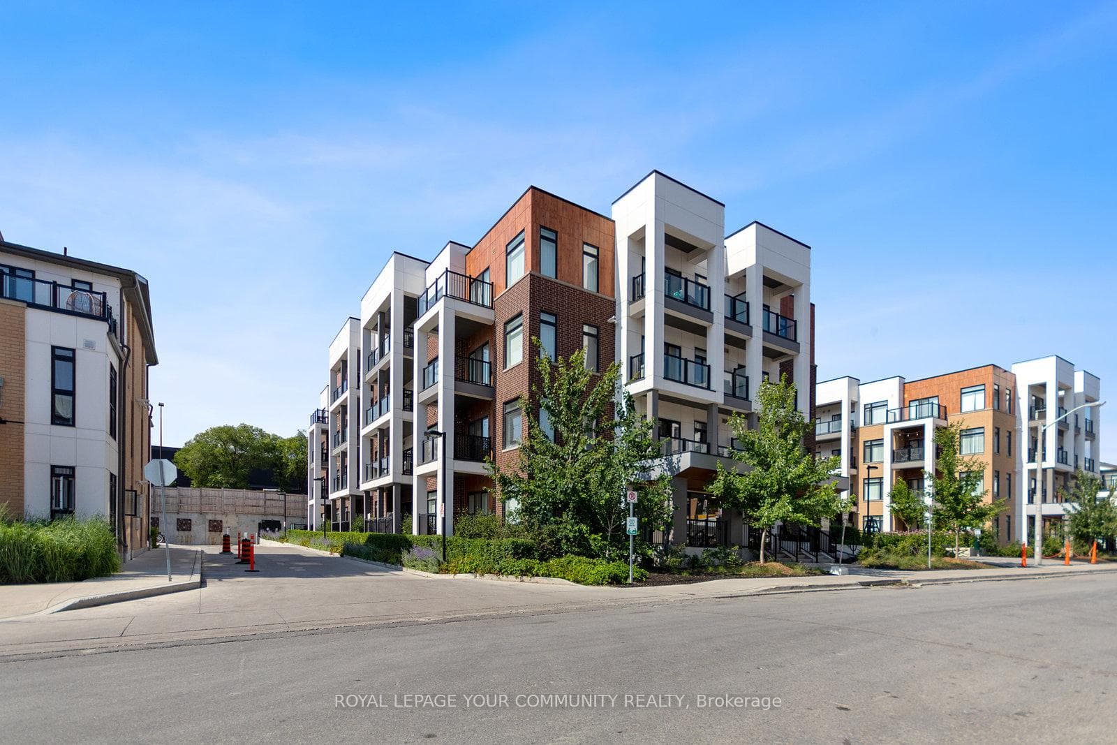 130 Canon Jackson Drive Unit D-303, Toronto W04