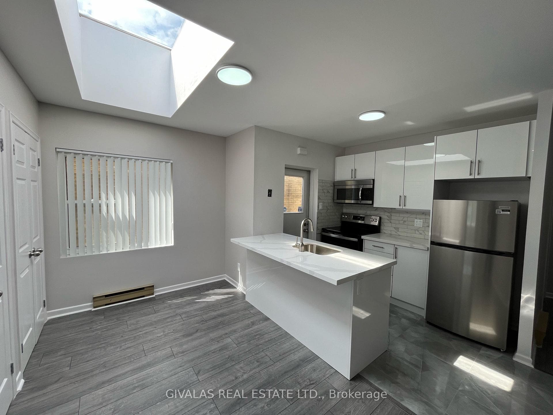 100 Beverley Street Unit 3, Downtown Toronto / Waterfront, ON M5T 1Y2 - Photo 1