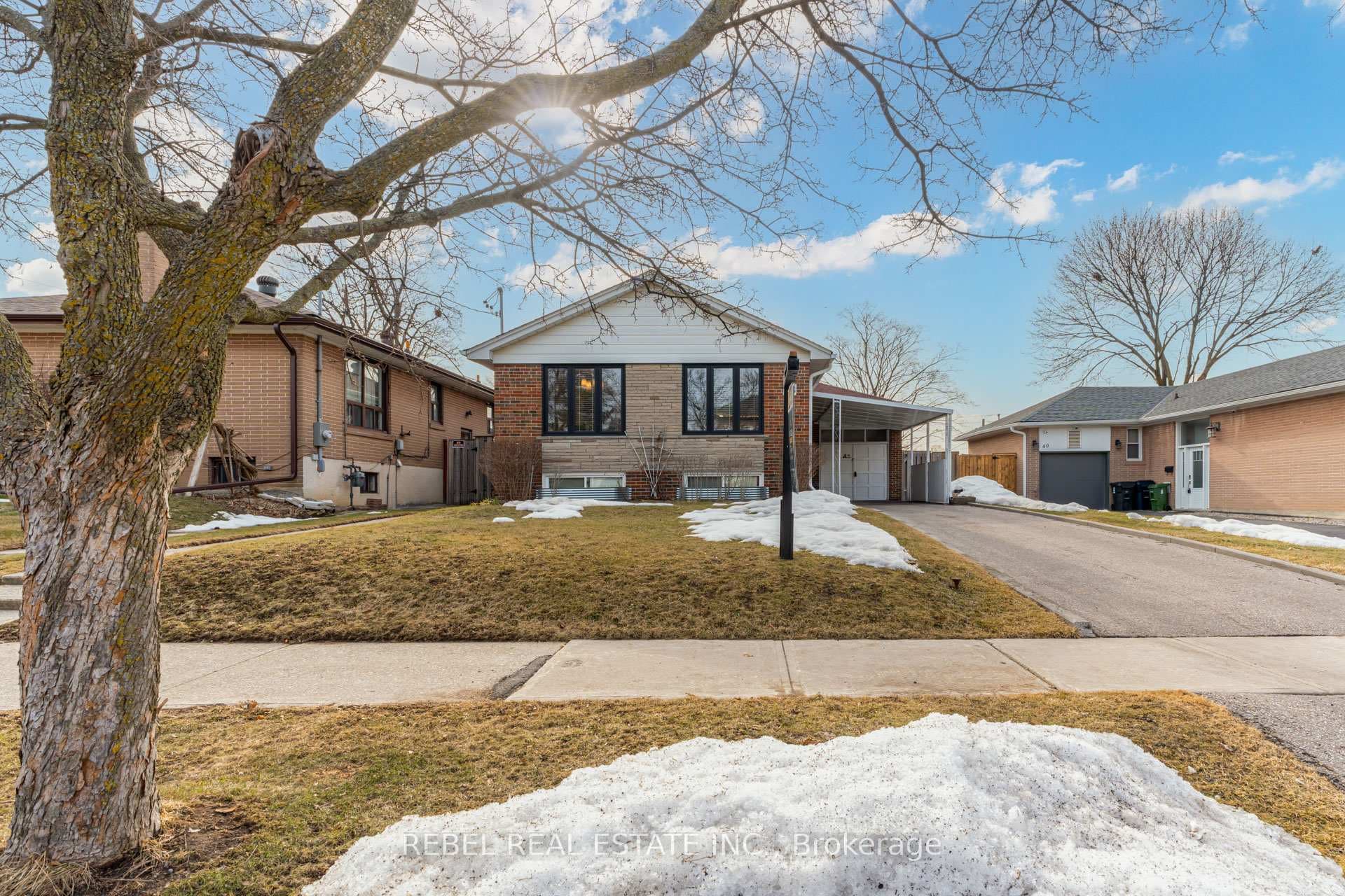 38 Heatherglen Road, Etobicoke (West Mall / Rexdale), ON M9W 4R2 - Photo 1