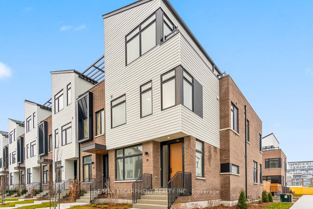 20 Lou Parsons Way Unit 19, Mississauga, ON L5H 0B2 - Photo 1